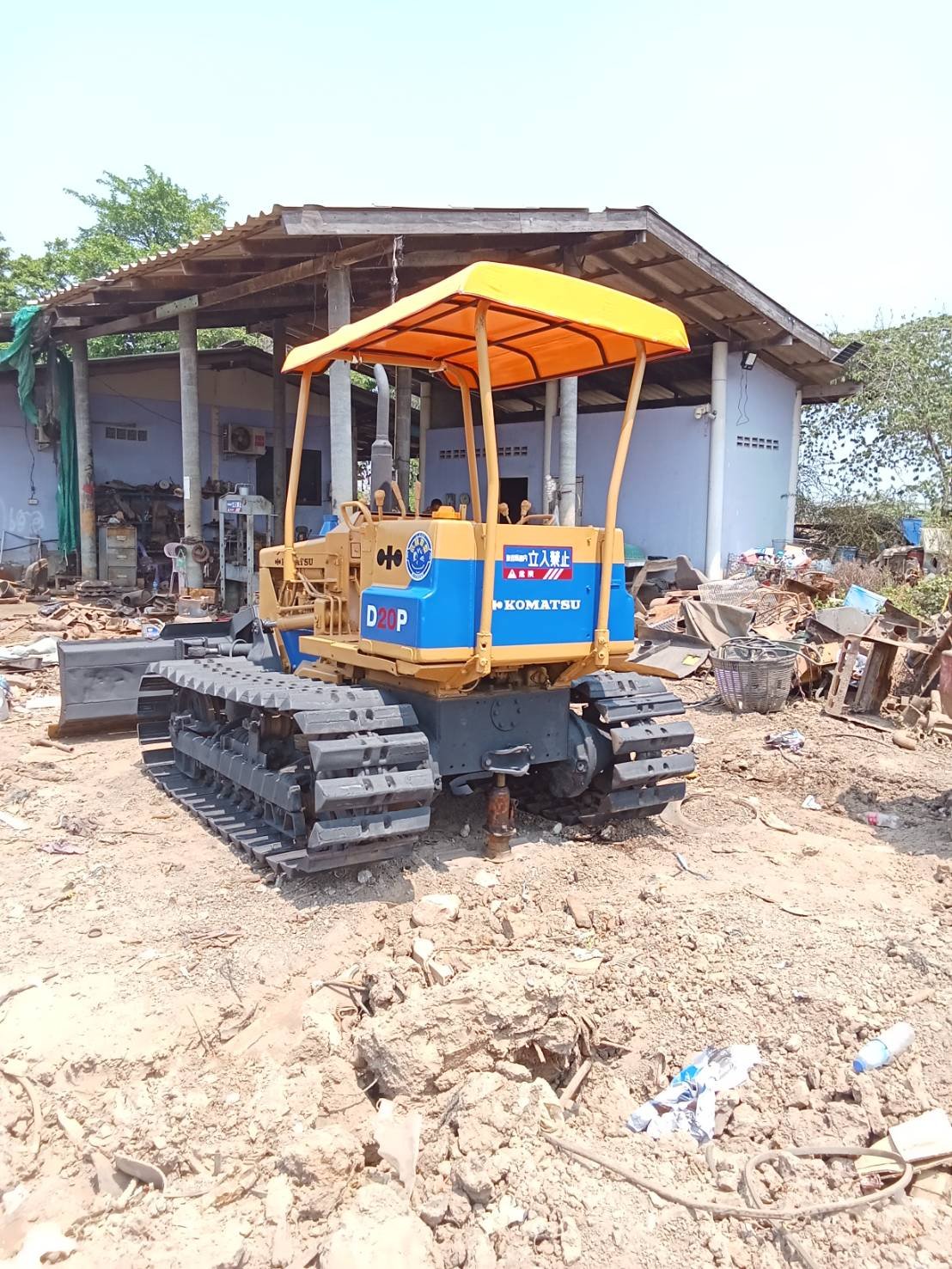 แทรกเตอร์komatsu D20p-5 ตีนเป็ด ใบมีดสไล้ ใช้งานดี ทำงานปกติ ราคา195,000บ.