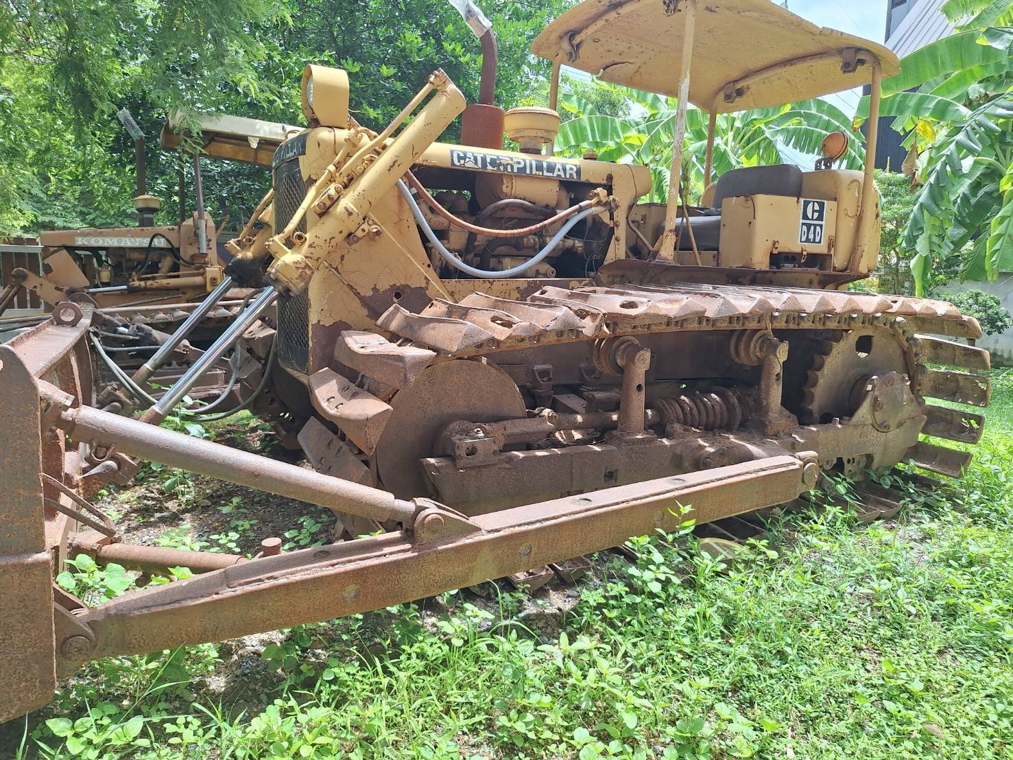 ขายแทรกเตอร์CAT D4D ตีนเป็ด ใช้งานดี ราคาถูก249,000บ.