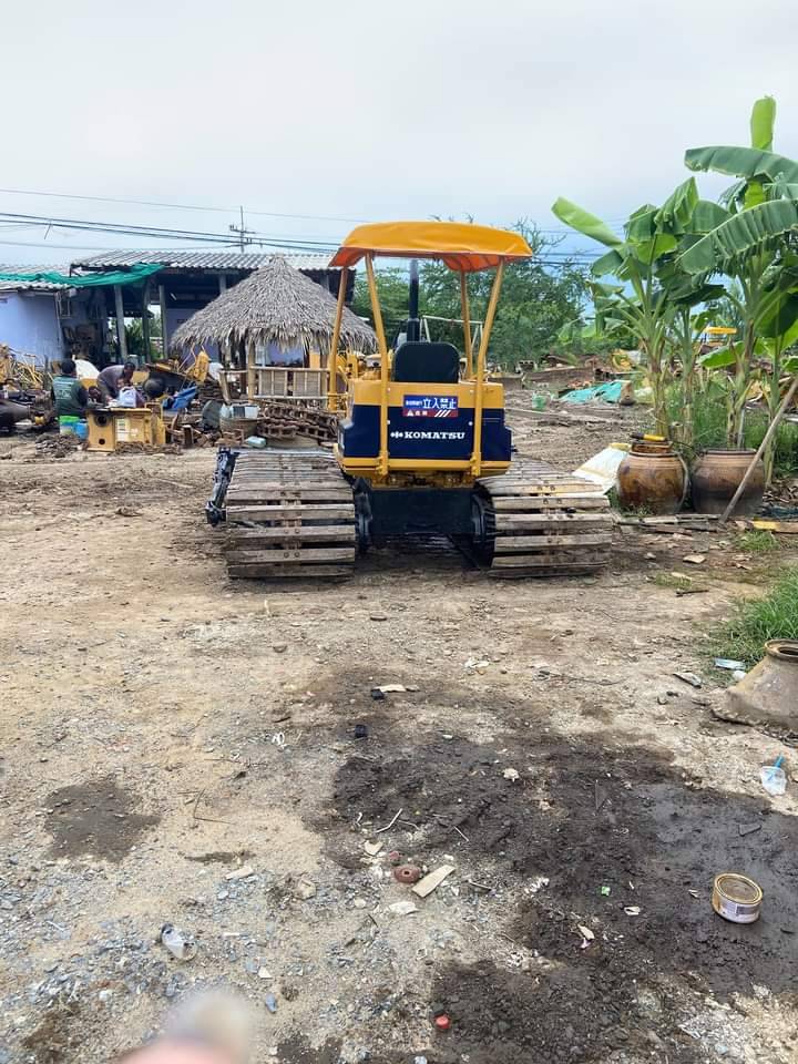 ขายแทรกเตอร์komatsu D20p-5ตีนเป็ดกว้าง1เมตรใช้งานดีราตา270,000บ. ขายแทรกเตอร์komatsu D20p-5ตีนเป็ดกว้าง1เมตรใช้งานดีราตา270,000บ.