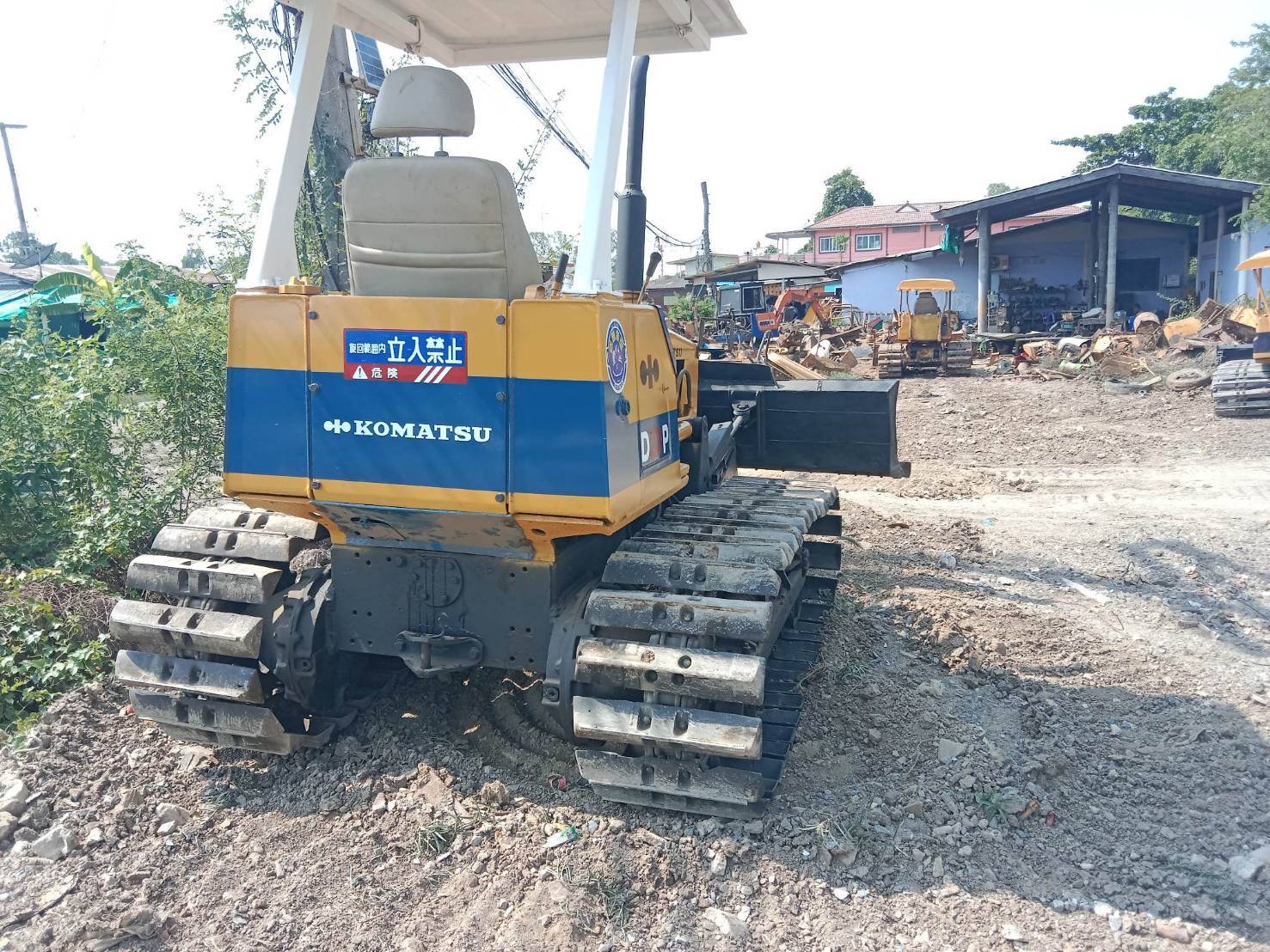 ขายแทรกเตอร์Komatsu  D20p-6 ตีนเป็ด ใบมีดสไล้  ใช้งานได้ปกติ ราตา220,000บ.