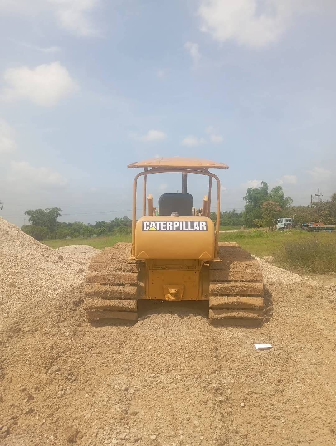ขายแทรกเตอร์CAT D4D ตีนเป็ด ใช้งานดี ราคาถูก2.6แสน ขายแทรกเตอร์CAT D4D ตีนเป็ด ใช้งานดี ราคาถูก2.6แสน