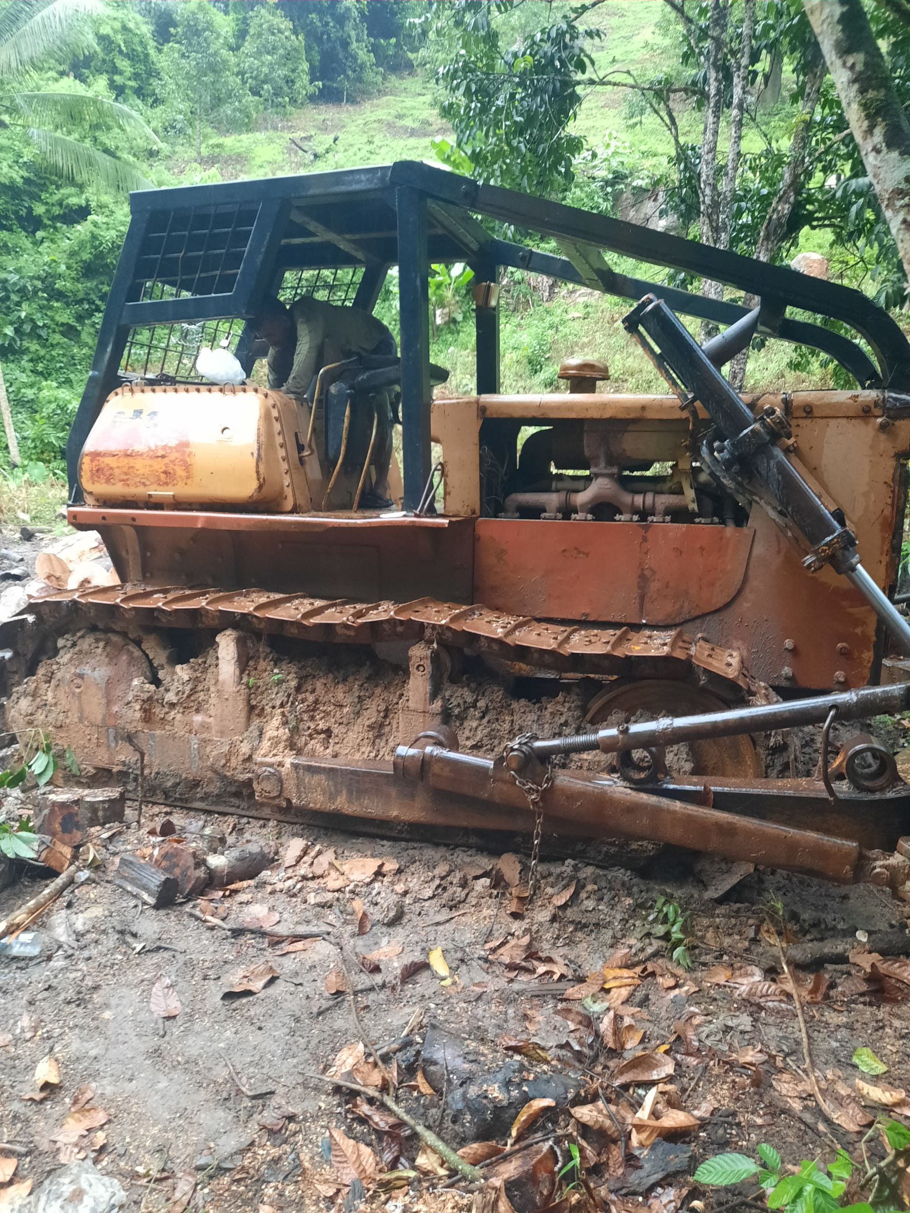 ขายแทรกเตอร์komatsu d60a ตีนไก่ รถทำงานดีใช้งานดีปกติขายถูกราคา350,000บ. ขายแทรกเตอร์komatsu d60a ตีนไก่ รถทำงานดีใช้งานดีปกติขายถูกราคา350,000บ.