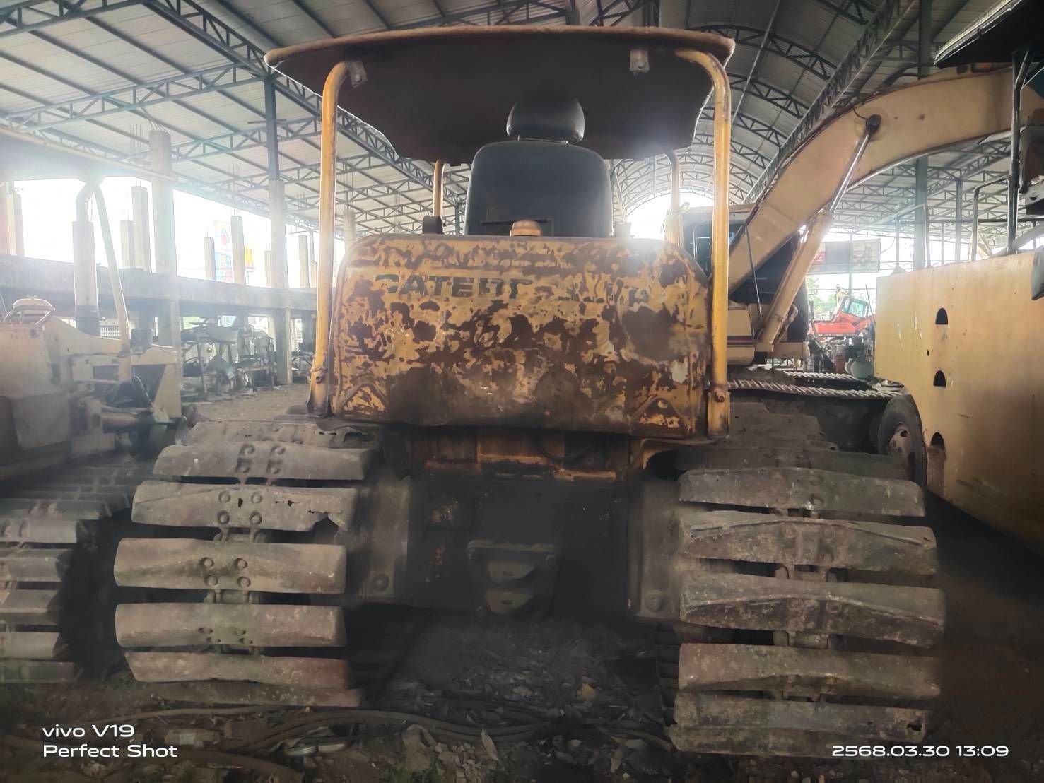 ขายแทรกเตอร์ CAT D4Dตีนเป็ด ใช้งานได้ราคา2.5แสน ขายแทรกเตอร์ CAT D4Dตีนเป็ด ใช้งานได้ราคา2.5แสน