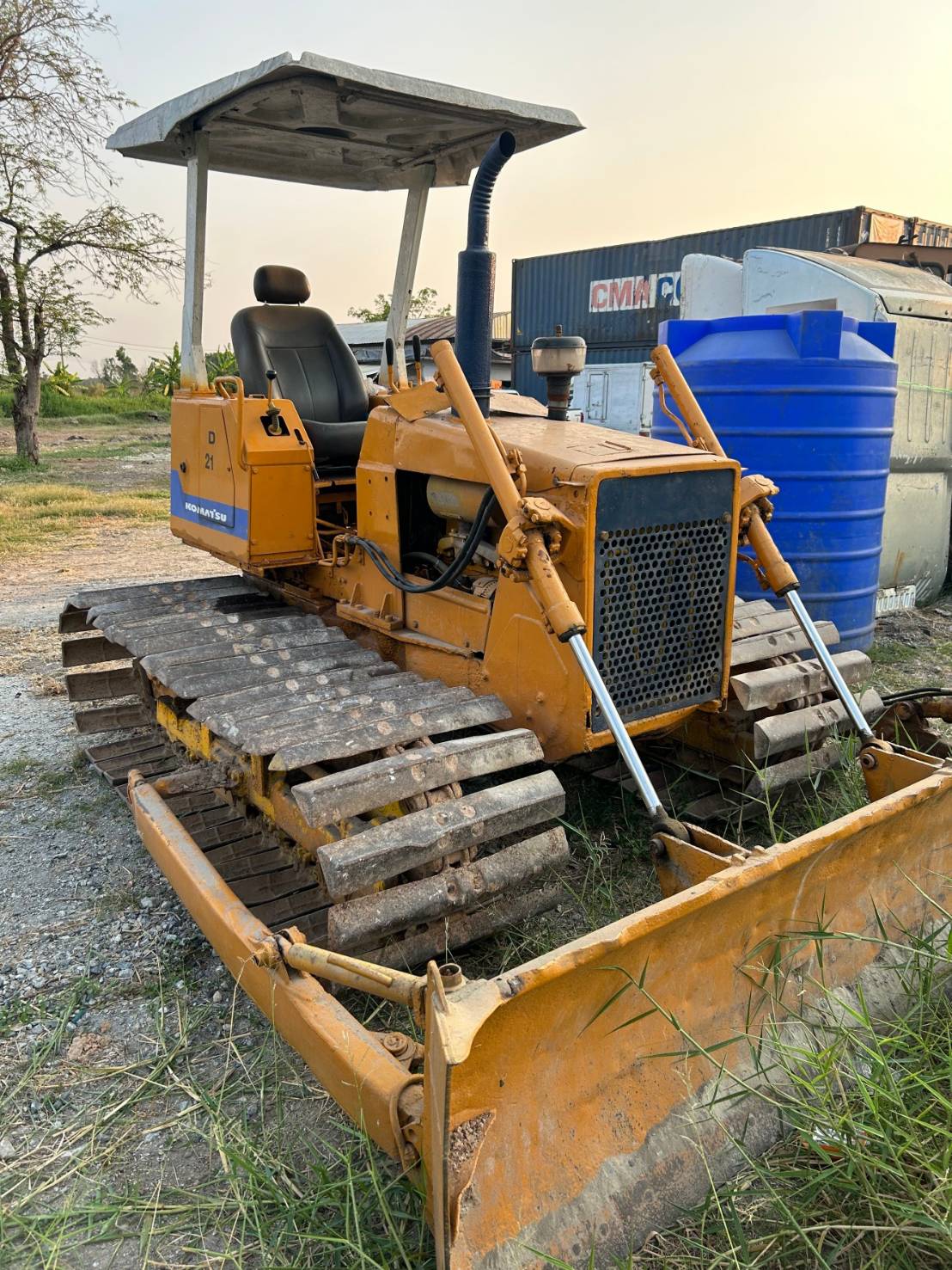 ขายแทรกเตอร์komatsu D20pl-6 ใบตีนเป็ด 70ซม.ใช้งานปกติ ราคา230,000บ. ขายแทรกเตอร์komatsu D20pl-6 ใบตีนเป็ด 70ซม.ใช้งานปกติ ราคา230,000บ.