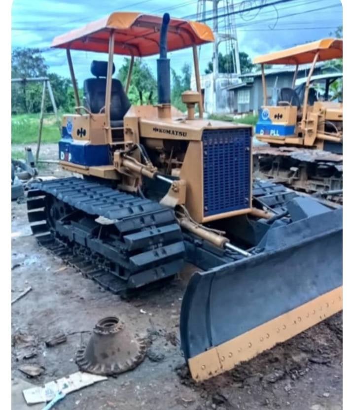 แทรกเตอร์komatsu D20p-5ตีนเป็ด ใบมีดสไล้ ใช้งานดี ราคา185,000บ. แทรกเตอร์komatsu D20p-5ตีนเป็ด ใบมีดสไล้ ใช้งานดี ราคา185,000บ.