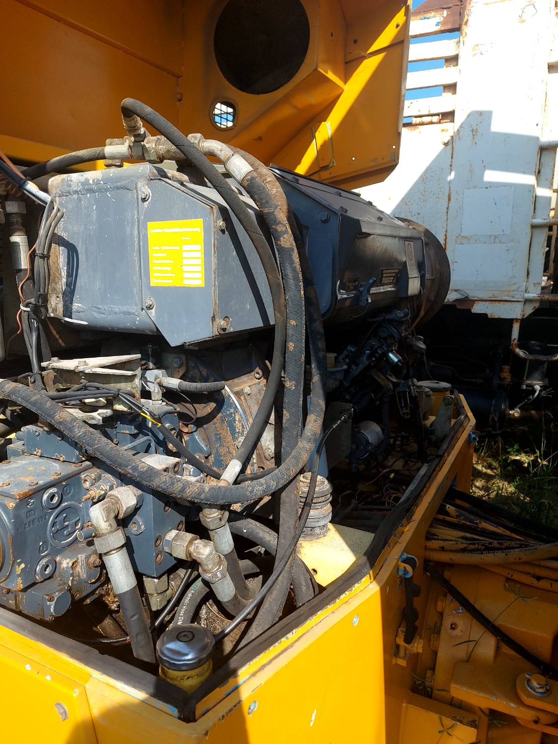 ขายรถบดหน้าเหล็กหลังยาง8ตันbomag bw161ac ใช้งานได้ปกติราคา450,000บ.