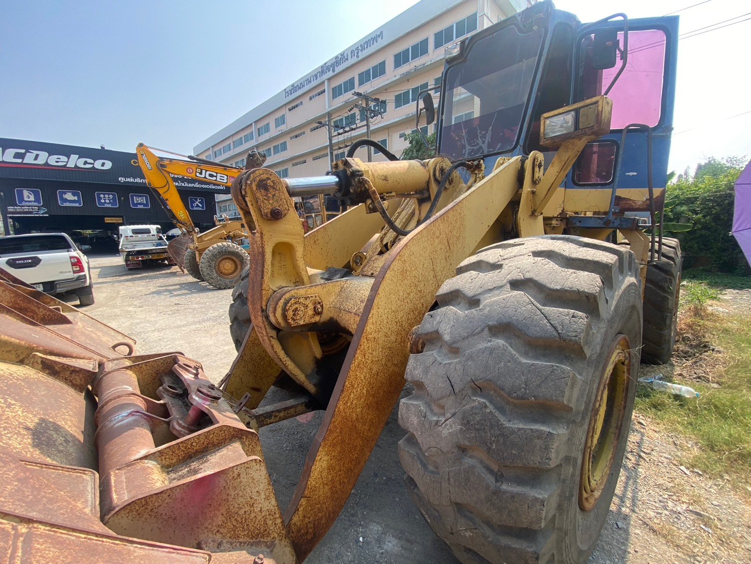 ขายรถตักkomatsu wa400-1เล่มทะเบียน ใช้งานได้ปกติ ราคา5.5แสน