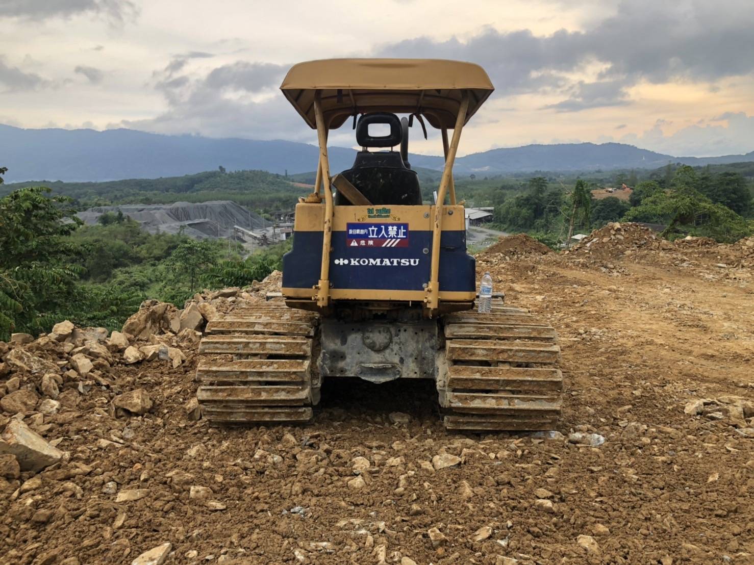 ขายแทรกเตอร์komatsu D20pl-5ตีนเป็นใบ70ซม. รถใช้งานได้ปกติ ใช้งานดีมากราคา230,000บ.