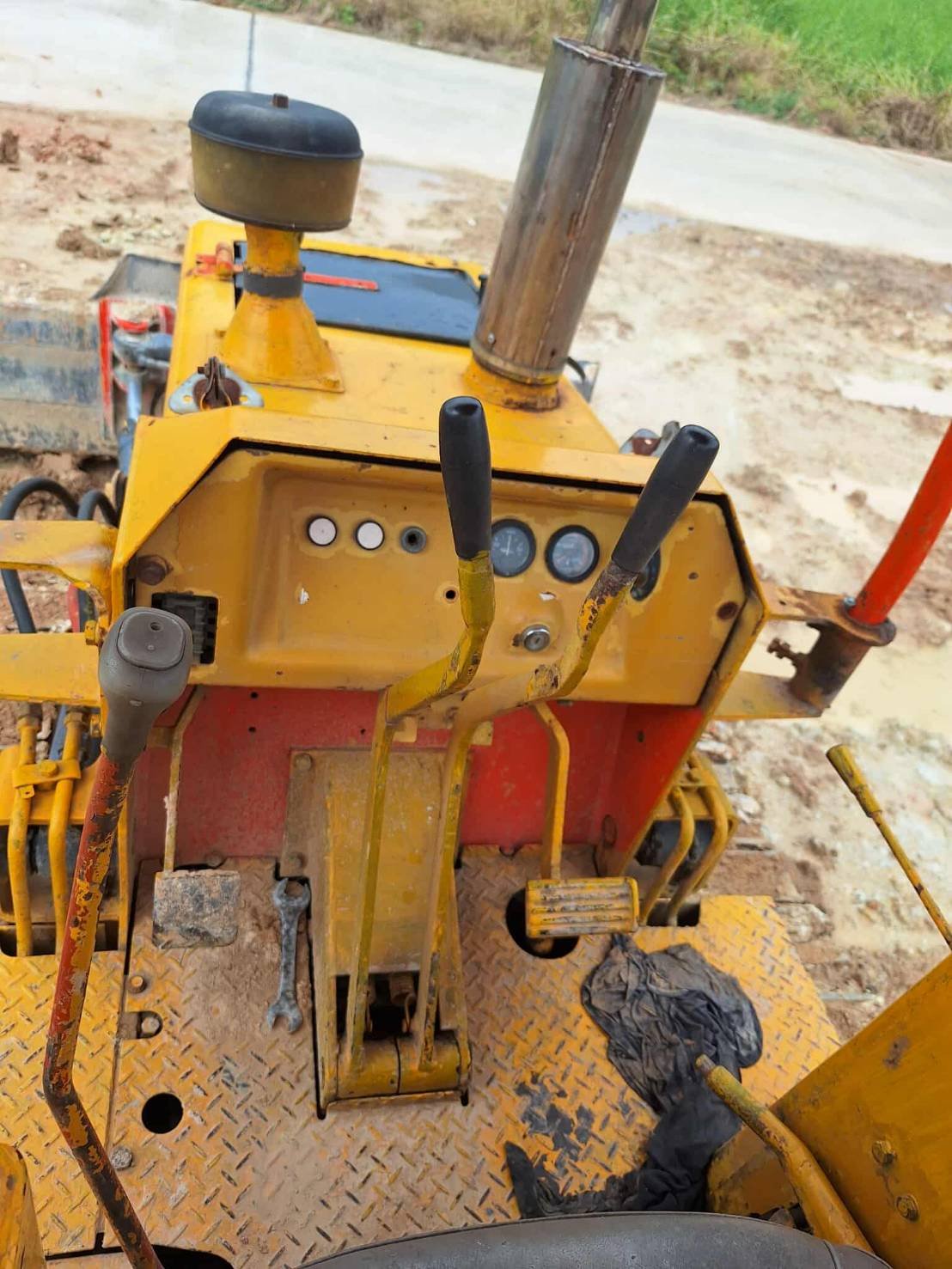 ขายแทรกเตอร์komatsu D20a-5ตีนไก่ ใบมีดสไล้ ราคา1.3แสน ขายแทรกเตอร์komatsu D20a-5ตีนไก่ ใบมีดสไล้ ราคา1.3แสน