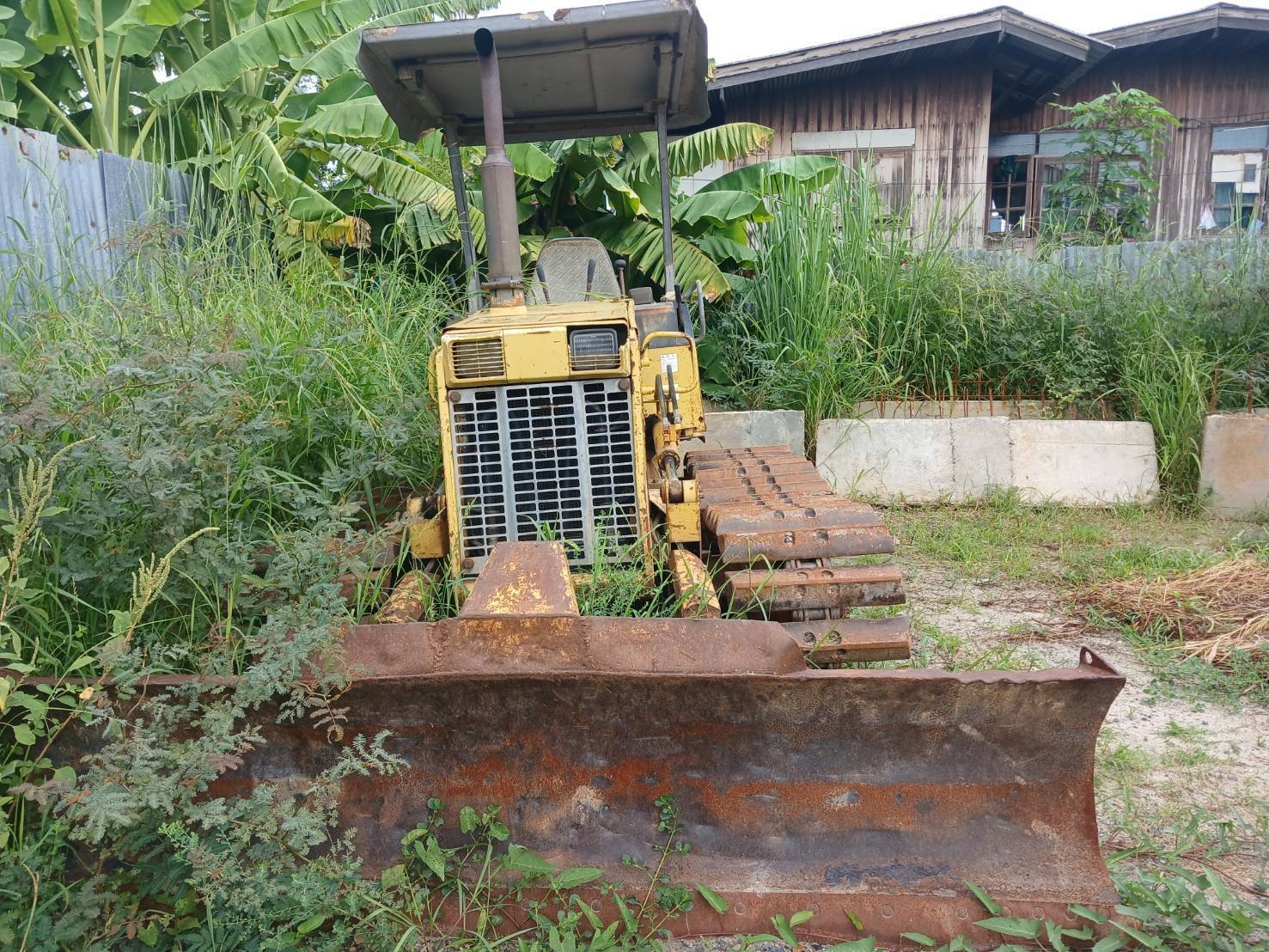 ขายแทรกเตอร์komatsu D20p-7ตีนเป็ด ใช้งานได้ปกติราคา270,000บ.