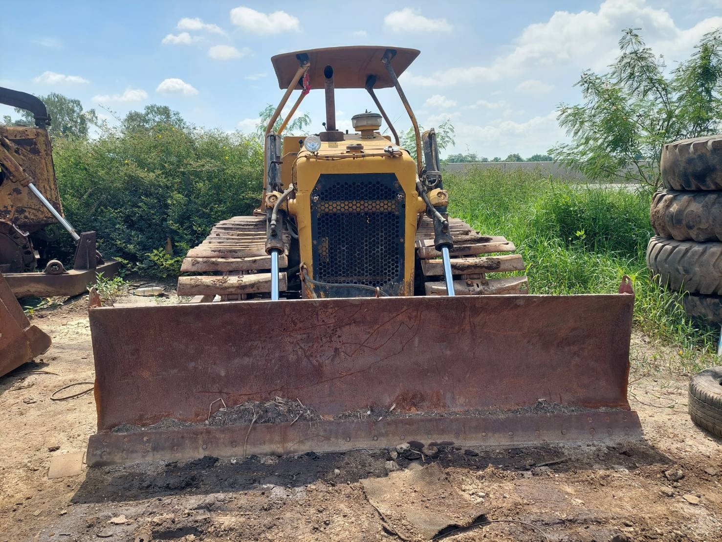ขายแทรดเตอร์caterpillar  D4Eตีนเป็ด ใช้งานได้ ราคา360,000บ.