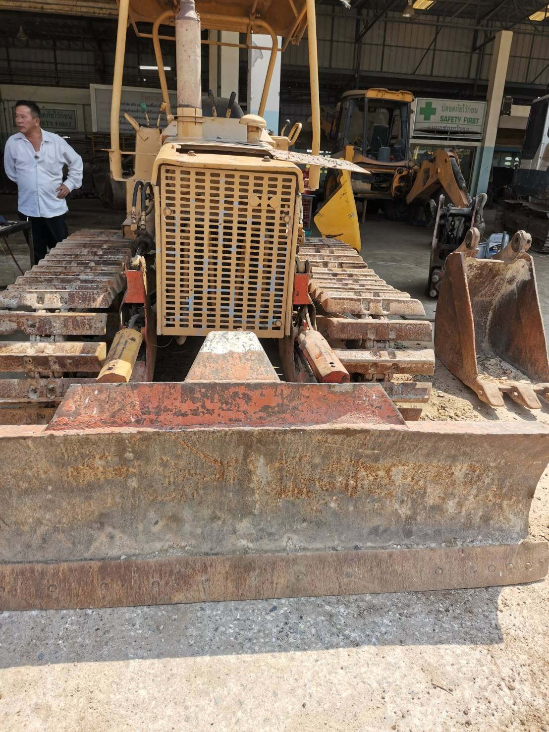ขายแทรกเตอร์komatsu d20p-5ตีนเป็ด ใช้งานได้
ราคา180,000
