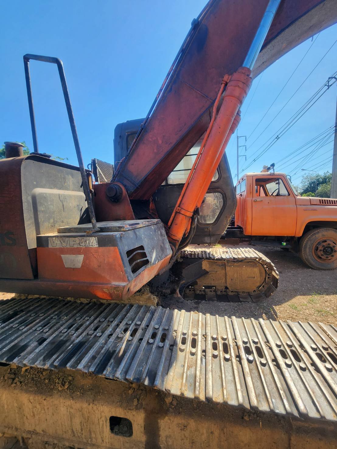 ขายแม็คโคร hitachi zaxis-1 ขนาด200  ใช้งานปกติ มีไลแย็ก เอกสารใบซื้อขายราคา330,000บ.