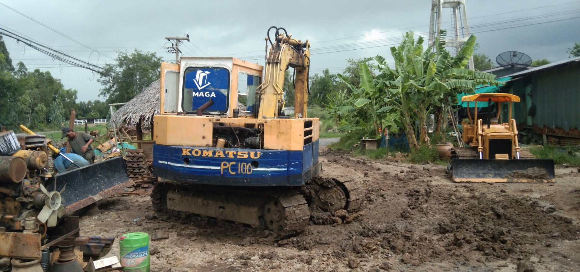 ขายแม็คโครkomatsu pc60-1ราคาถูกใช้งานได้ปกติราคา200,000บ. ขายแม็คโครkomatsu pc60-1ราคาถูกใช้งานได้ปกติราคา200,000บ.