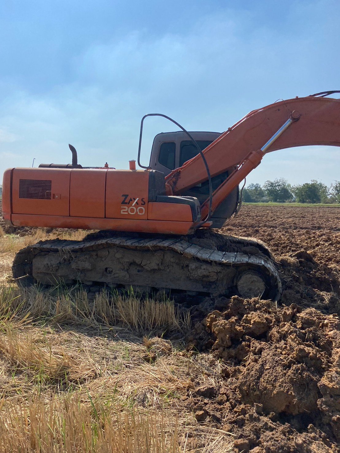 ขายแม็คโครhitachi zaxis-1 ขนาด200 ใช้งานดีปกติ ใบซื้อขายราคา670,000บ.