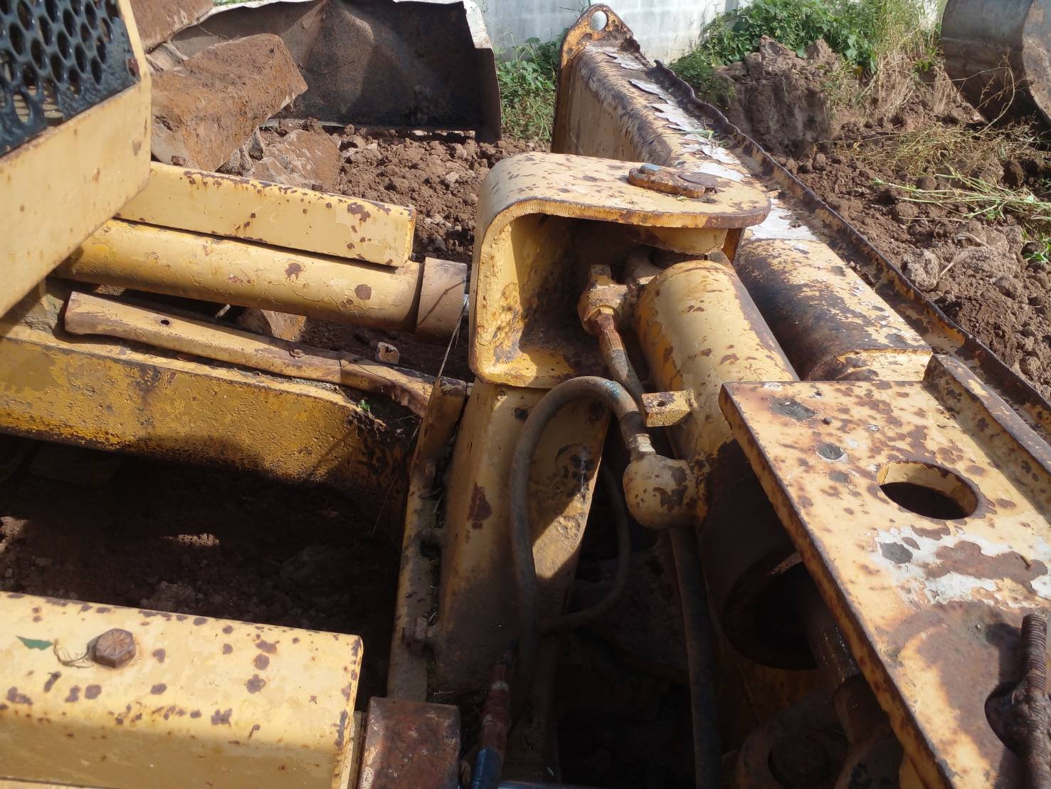 ขายแทรกเตอร์caterpillar D3Bตีนเป็ด ใบมีดสไล้ ใช้งานดี ราคา190,000บ.