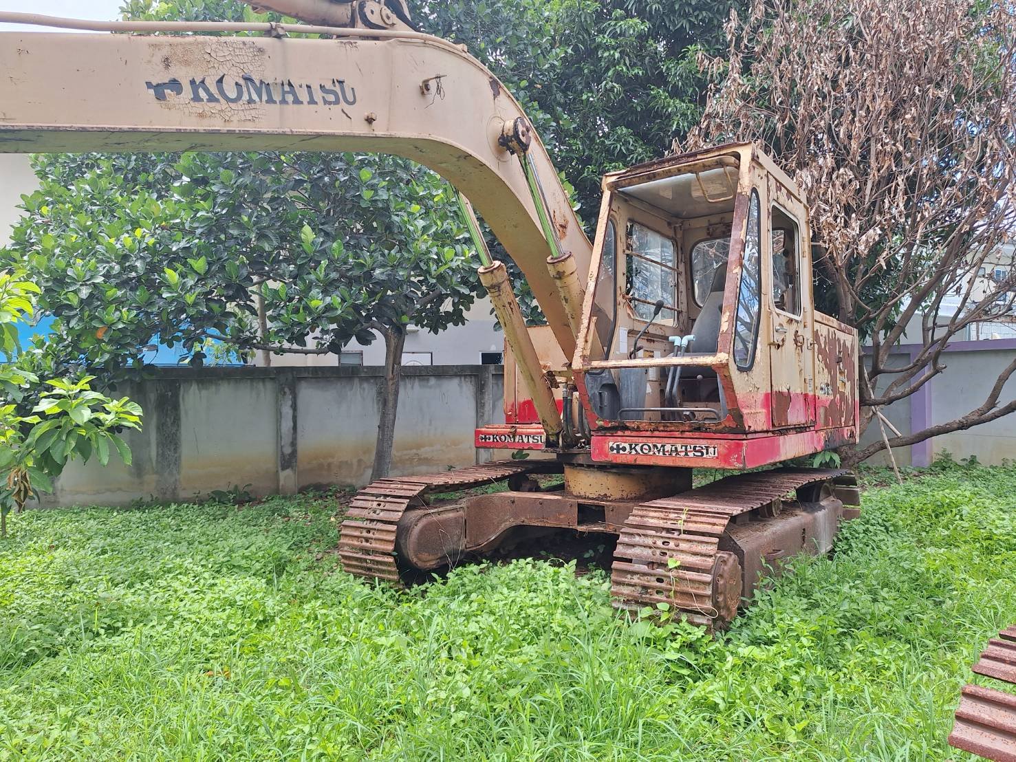 ขายรถแม็คโครkomatsu pc120-2ใช้งานได้ ใบซื้อvาย ราคาถูก2.3แสน