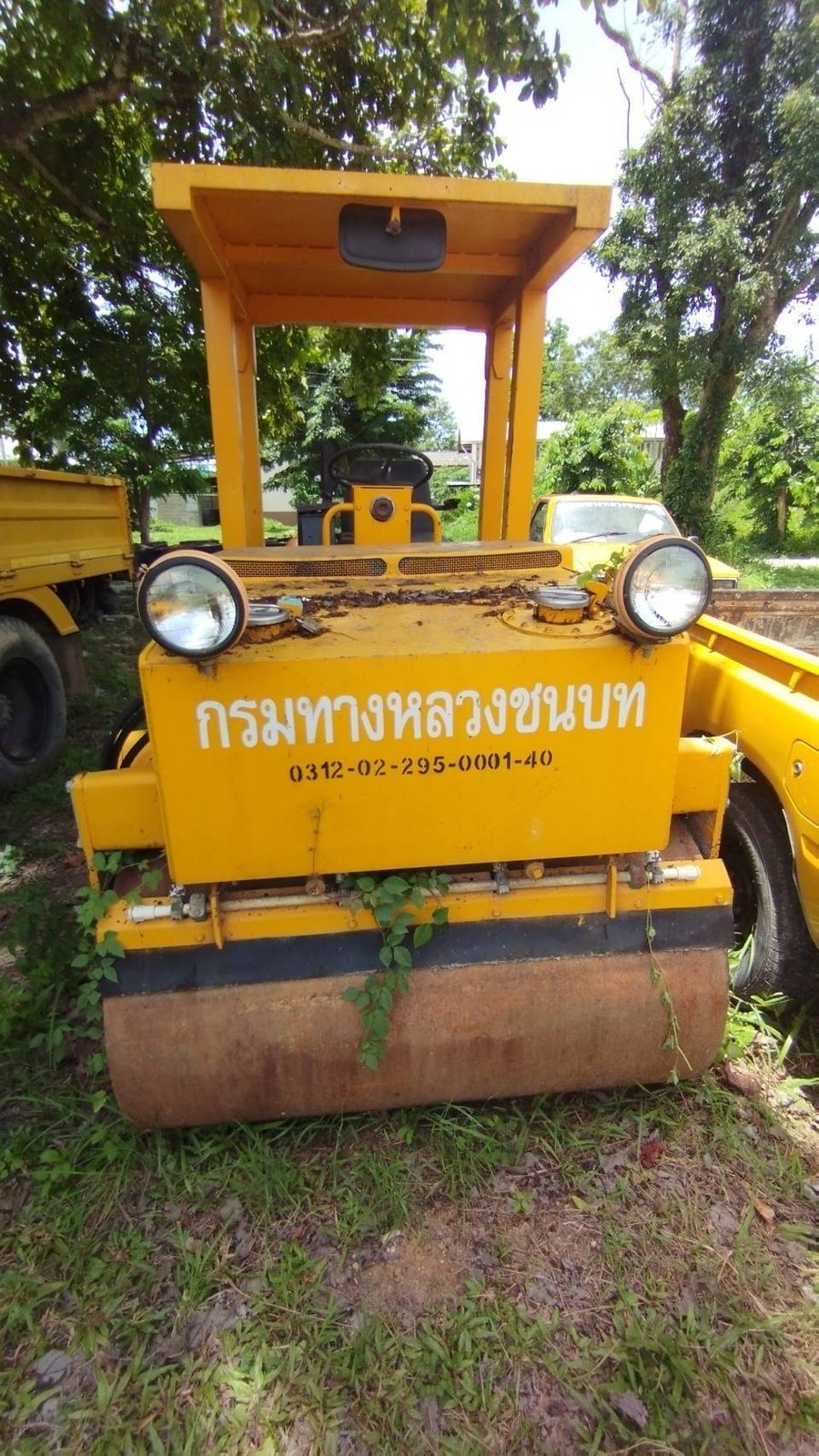 ขายรถบด4ตัน หน้าเหล็กหลังยาง ineesoll-rand cr-36เล่มทะเบียน  สั่นสะเทือน ใช้งานดีทำงานดีราคา2.6แสน