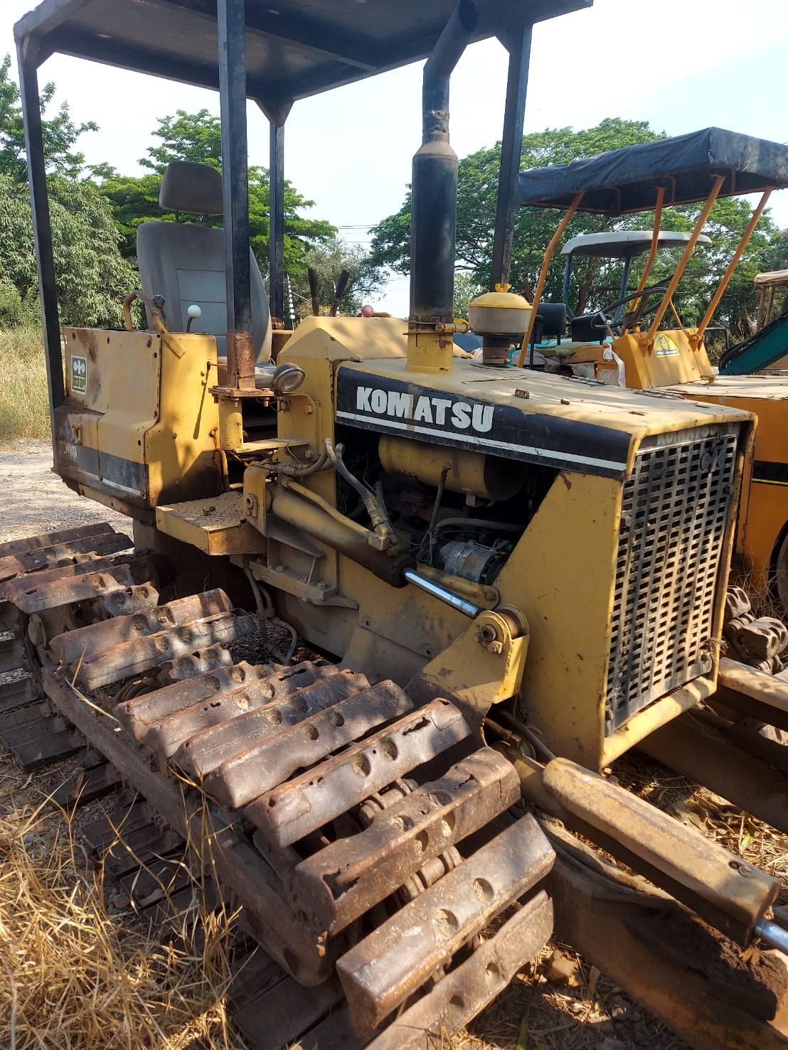 ขายแทรกเตอร์komatsu D20P-5 ตีนเป็ดใบมีดสไล้ ใช้งานดี ราคา115,000บ. ขายแทรกเตอร์komatsu D20P-5 ตีนเป็ดใบมีดสไล้ ใช้งานดี ราคา115,000บ.