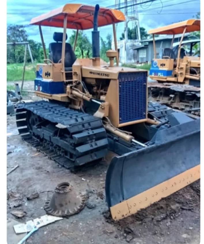 แทรกเตอร์komatsu D20p-5ตีนเป็ด ใบมีดสไล้ ใช้งานดี ราคา185,000บ. แทรกเตอร์komatsu D20p-5ตีนเป็ด ใบมีดสไล้ ใช้งานดี ราคา185,000บ.