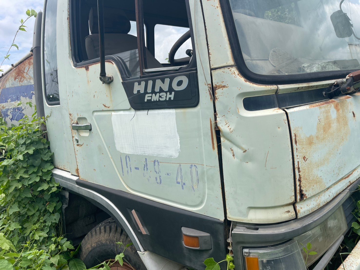 ขายรถ10ล้อน้ำ hino fm3h 195แรง ใช้งานได้ มีเล่มทะเบียน ราคา295,000บ.