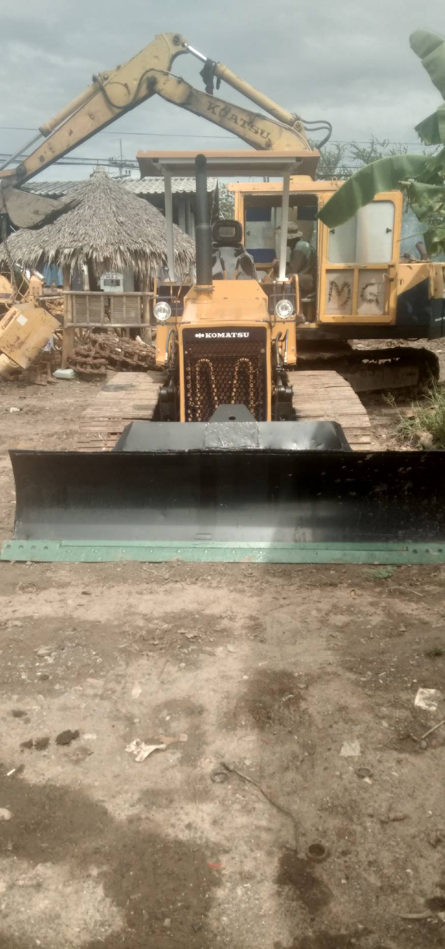 ขายแทรกเตอร์komatsu d20p-6เปลี่ยนเป็นตีนเป็ดให้หลังจากซื้อขาย รถใช้งานดีมาก ทำงานปกติ ขายถูกราคา230,000บ. ขายแทรกเตอร์komatsu d20p-6เปลี่ยนเป็นตีนเป็ดให้หลังจากซื้อขาย รถใช้งานดีมาก ทำงานปกติ ขายถูกราคา230,000บ.
