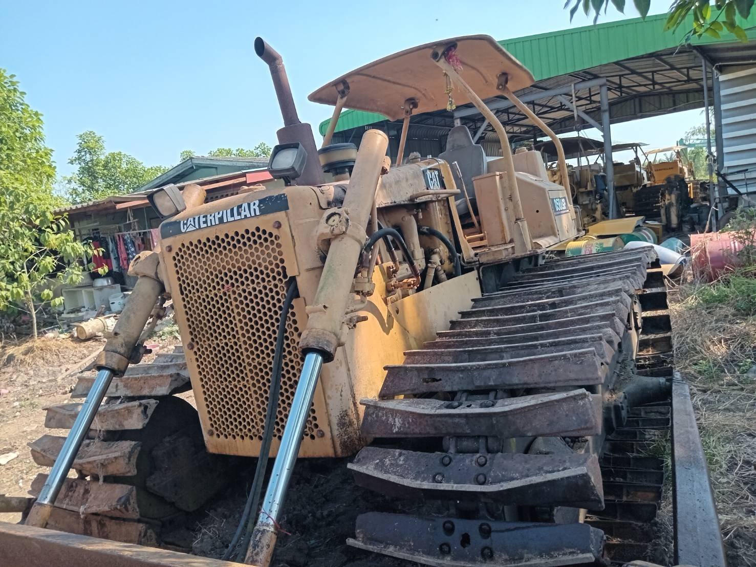 ขายแทรกเตอร์caterpillar D5B ตีนเป็ดใช้งานได้4.5แสน