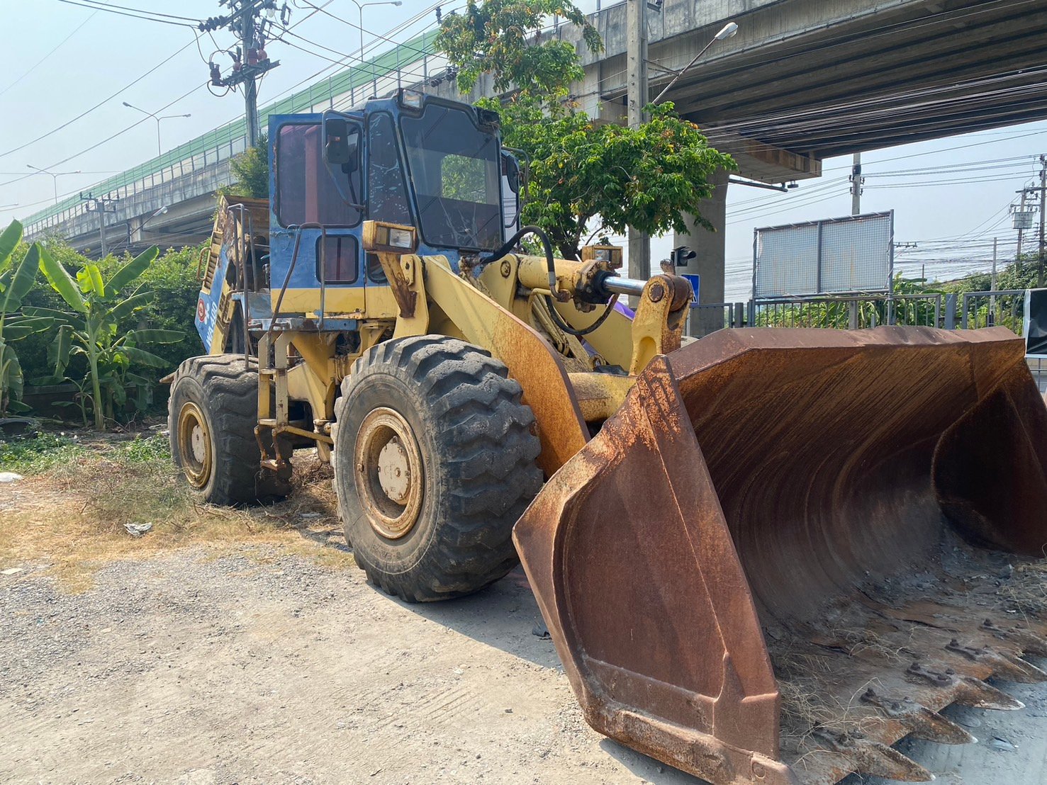 ขายรถตักkomatsu wa400-1เล่มทะเบียน ใช้งานได้ปกติ ราคา5.5แสน