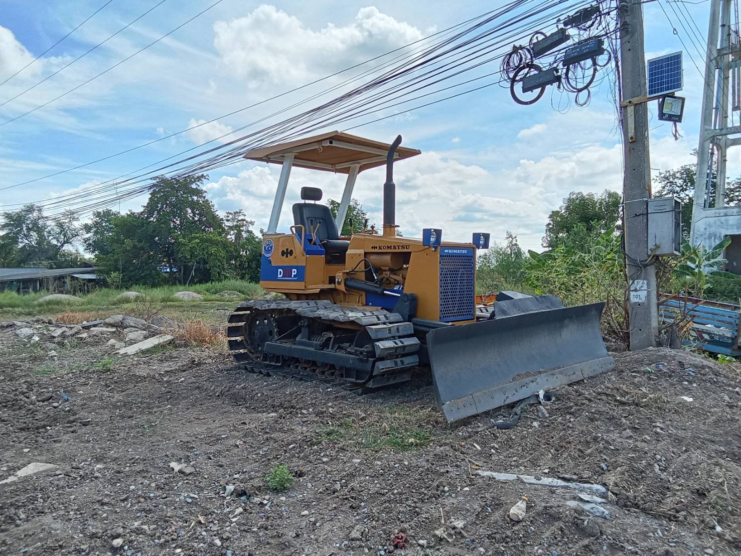 ขายแทรกเตอร์komatsu  D20p-6 ตีนเป็ด  ใบมีดสไล้ รถใช้งานดี ราคา220,000บ.
