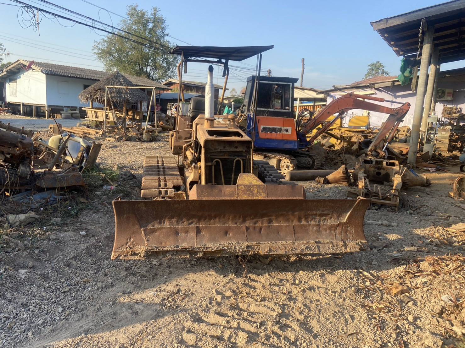 ขายแทรกเตอร์komatsu D20p-5ตีนเป็ด รถใช้งานได้ราคา140,000บ.