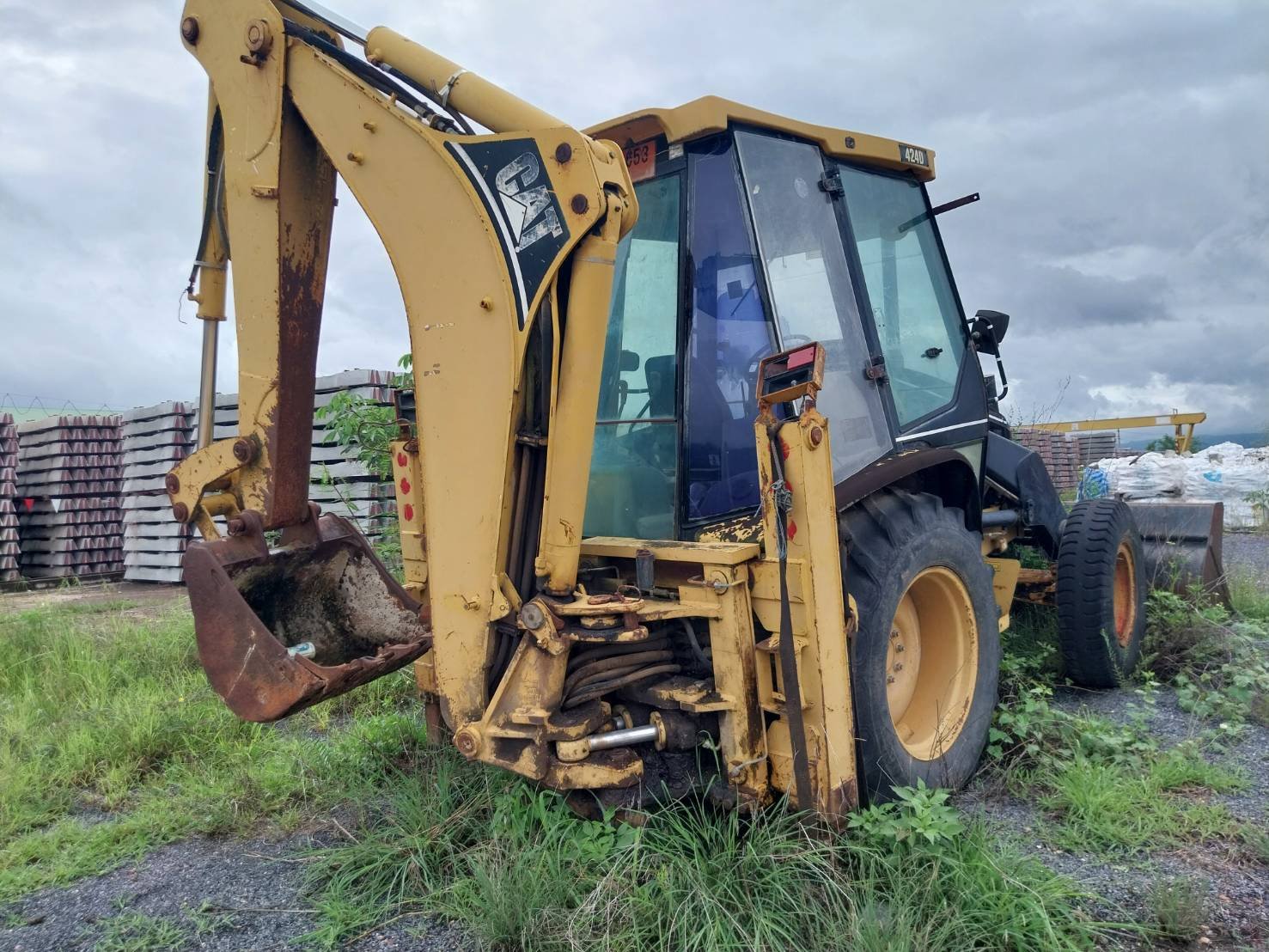 ขายรถหน้าตักหลังขุดCAT 424D ใช้งานได้ ใบซื้อขาย ราคา300,000บ.
