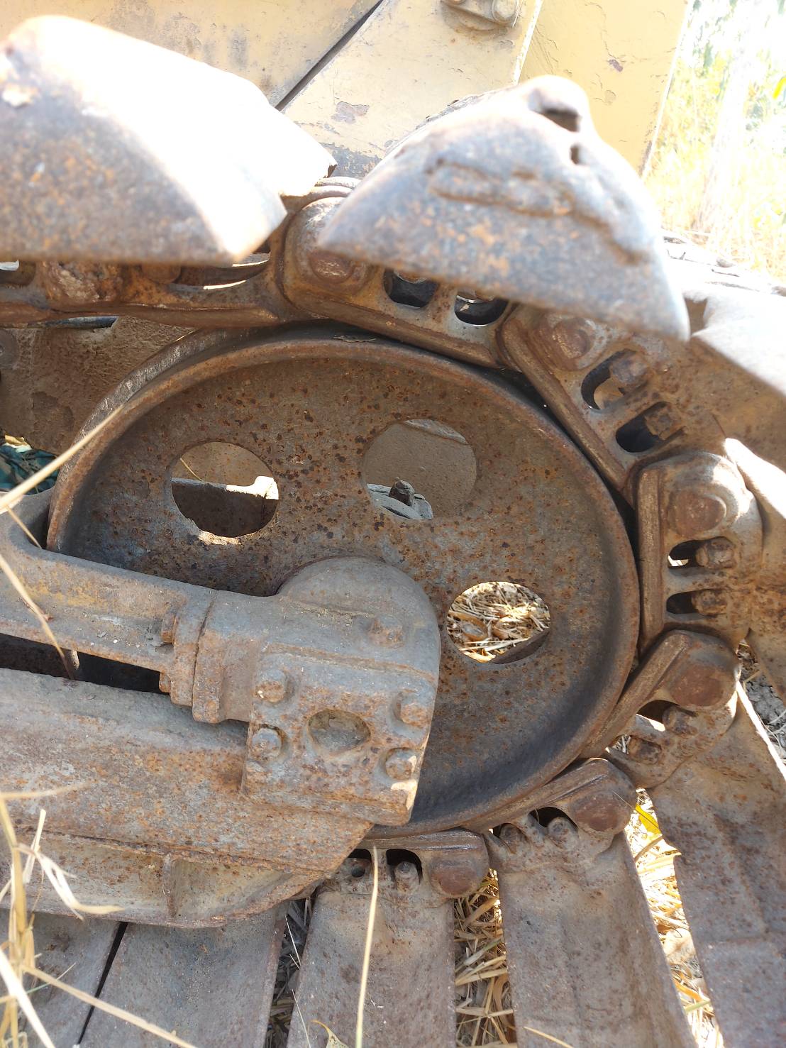 ขายแทรกเตอร์komatsu D20P-5 ตีนเป็ดใบมีดสไล้ ใช้งานดี ราคา115,000บ.