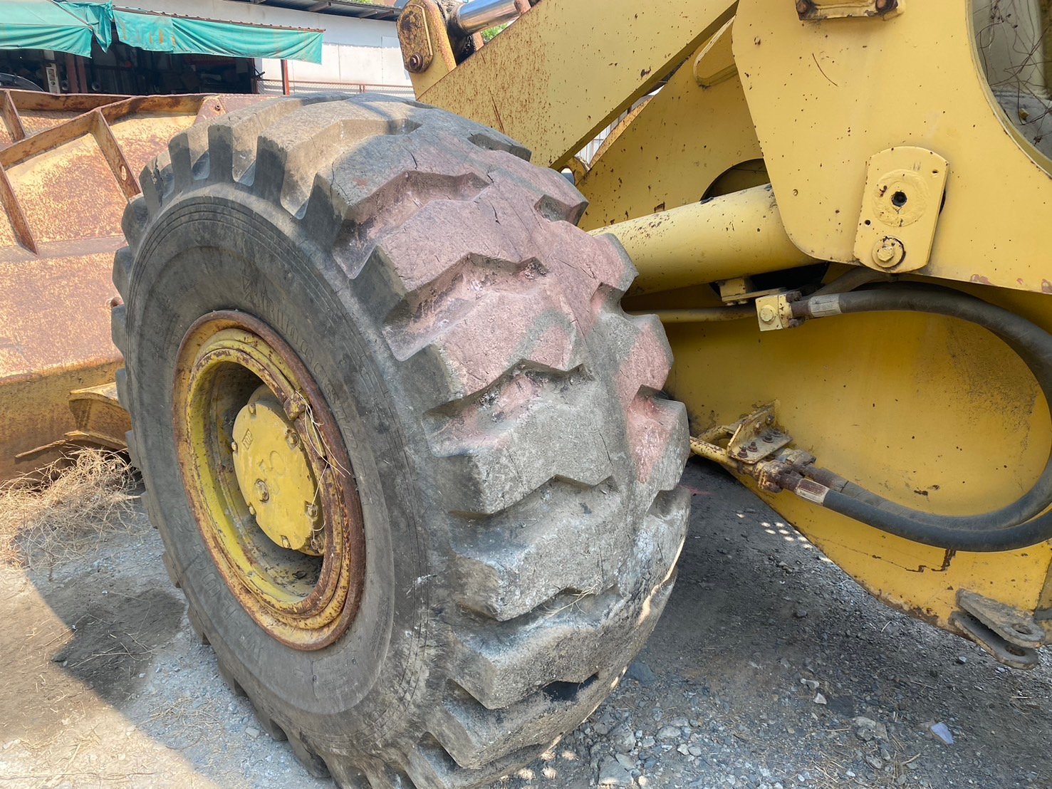 ขายรถตักkomatsu wa400-1เล่มทะเบียน ใช้งานได้ปกติ ราคา5.5แสน
