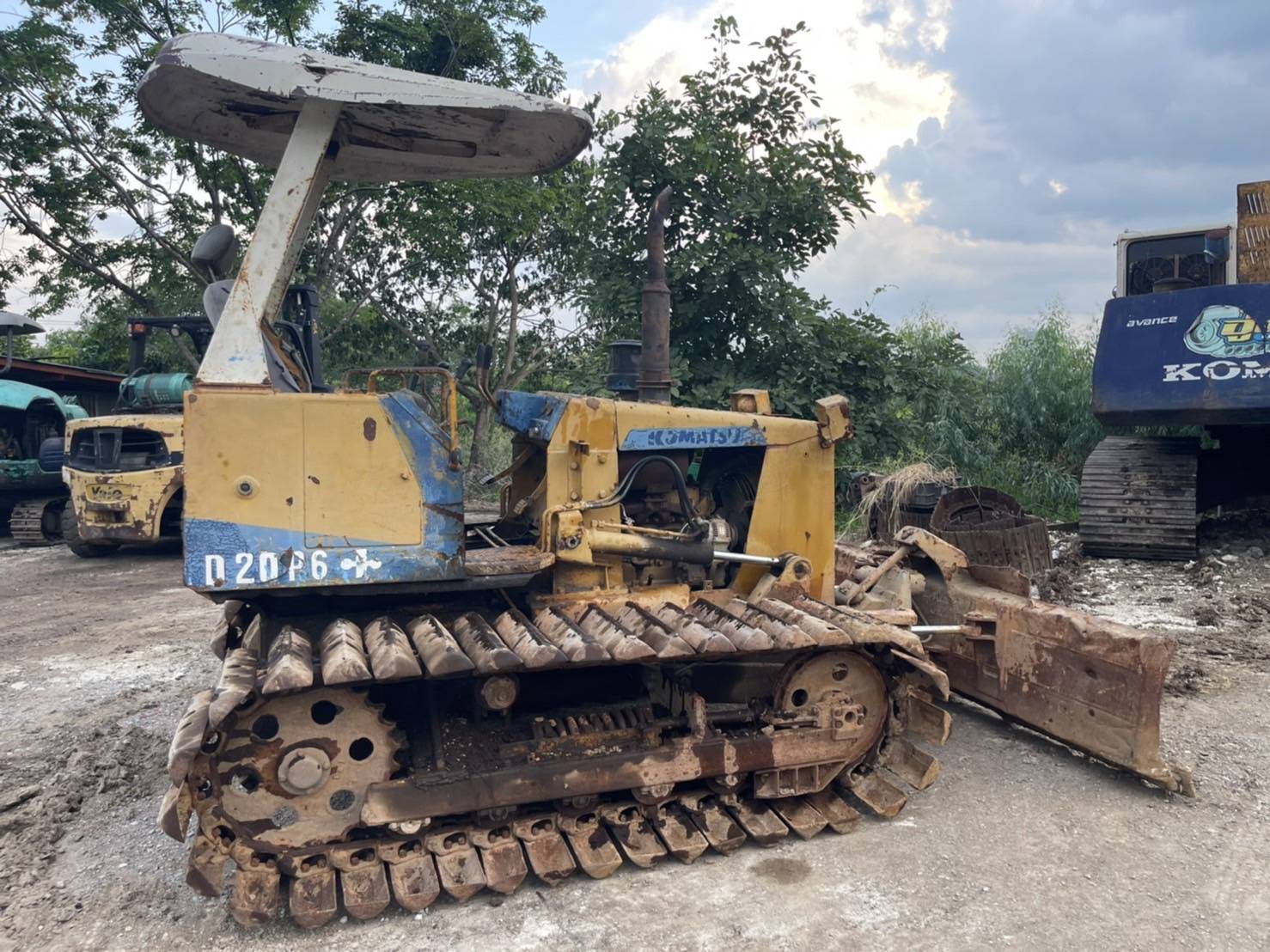 ขายแทรกเตอร์ komatsu D20P-6 รถใช้งานได้
ราคา180,000บ.