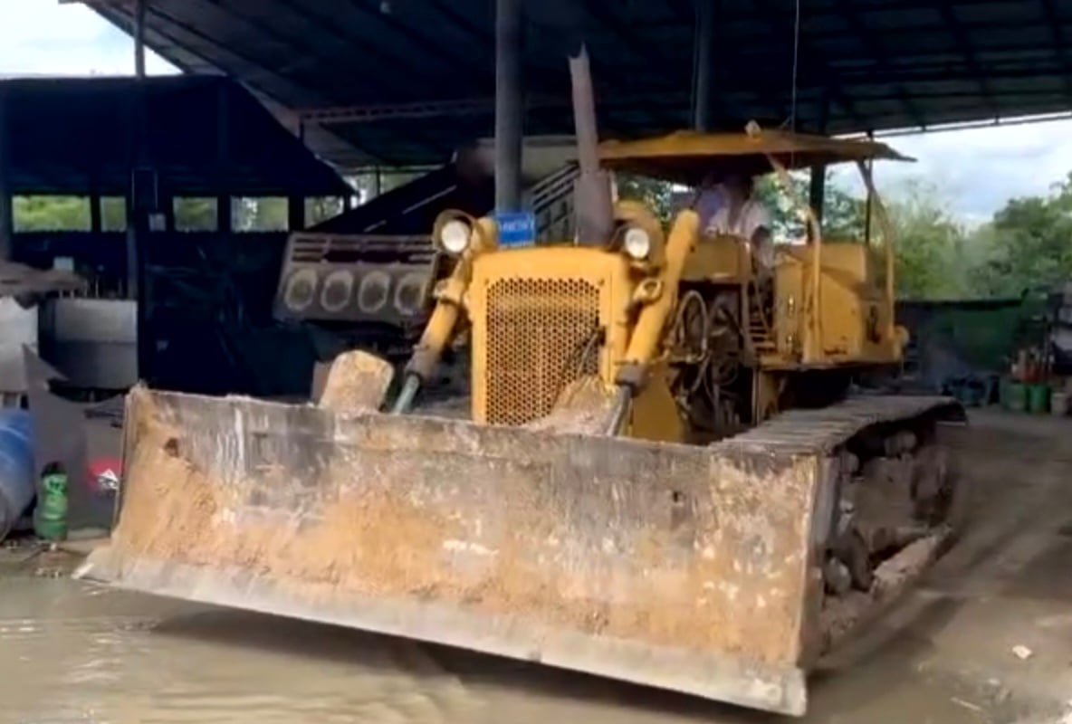ขายรถแทรกเตอร์ CAT D5B ตีนไก่ ใช้งานดี ราคา4.5แสน
