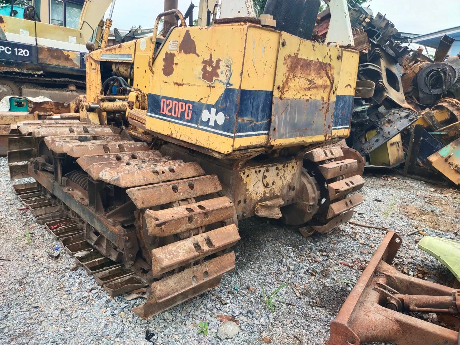 ขายแทรกเตอร์komatsu D20p-6 ตีนเป็ด ใบมีดสไล้ ใช้งานได้ ราคา155,000บ. ขายแทรกเตอร์komatsu D20p-6 ตีนเป็ด ใบมีดสไล้ ใช้งานได้ ราคา155,000บ.