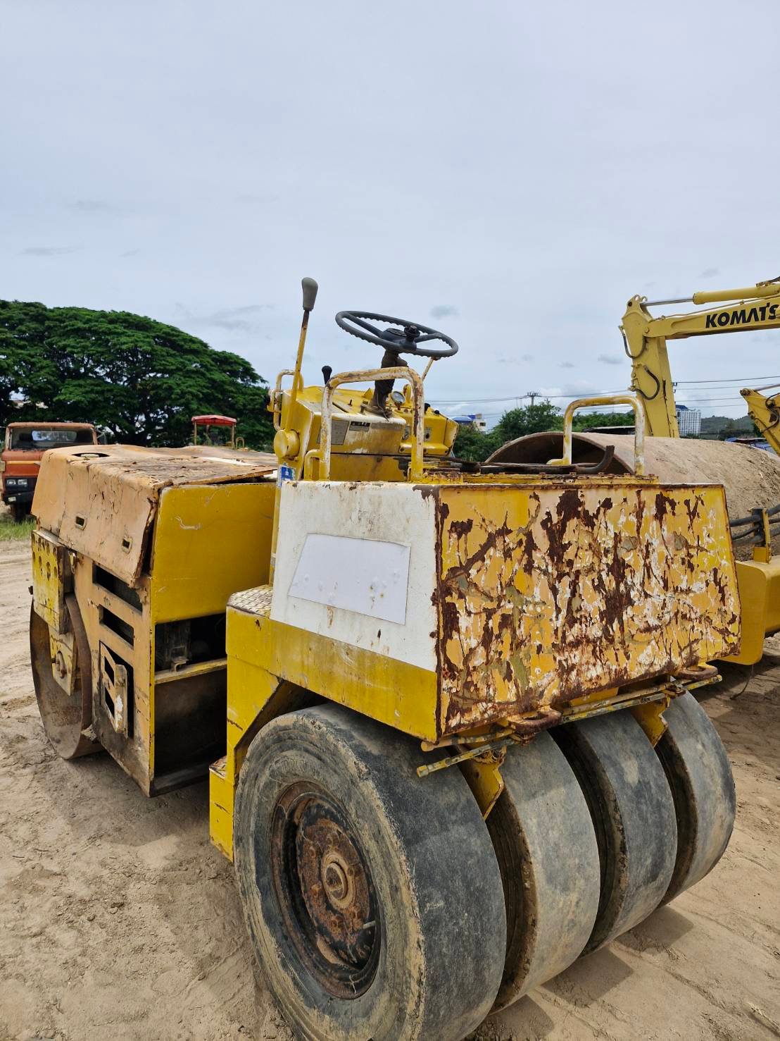 ขายรถบด4ตัน komatsu jv40c-1 ใช้งานได้ ราคาถูก150,000บ. ขายรถบด4ตัน komatsu jv40c-1 ใช้งานได้ ราคาถูก150,000บ.