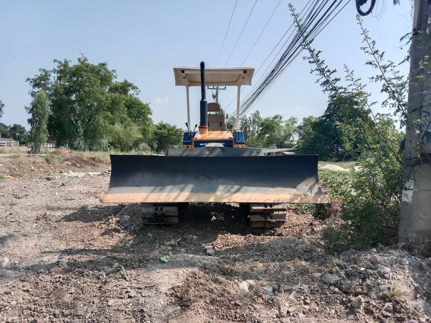 ขายแทรกเตอร์Komatsu  D20p-6 ตีนเป็ด ใบมีดสไล้  ใช้งานได้ปกติ ราตา220,000บ.