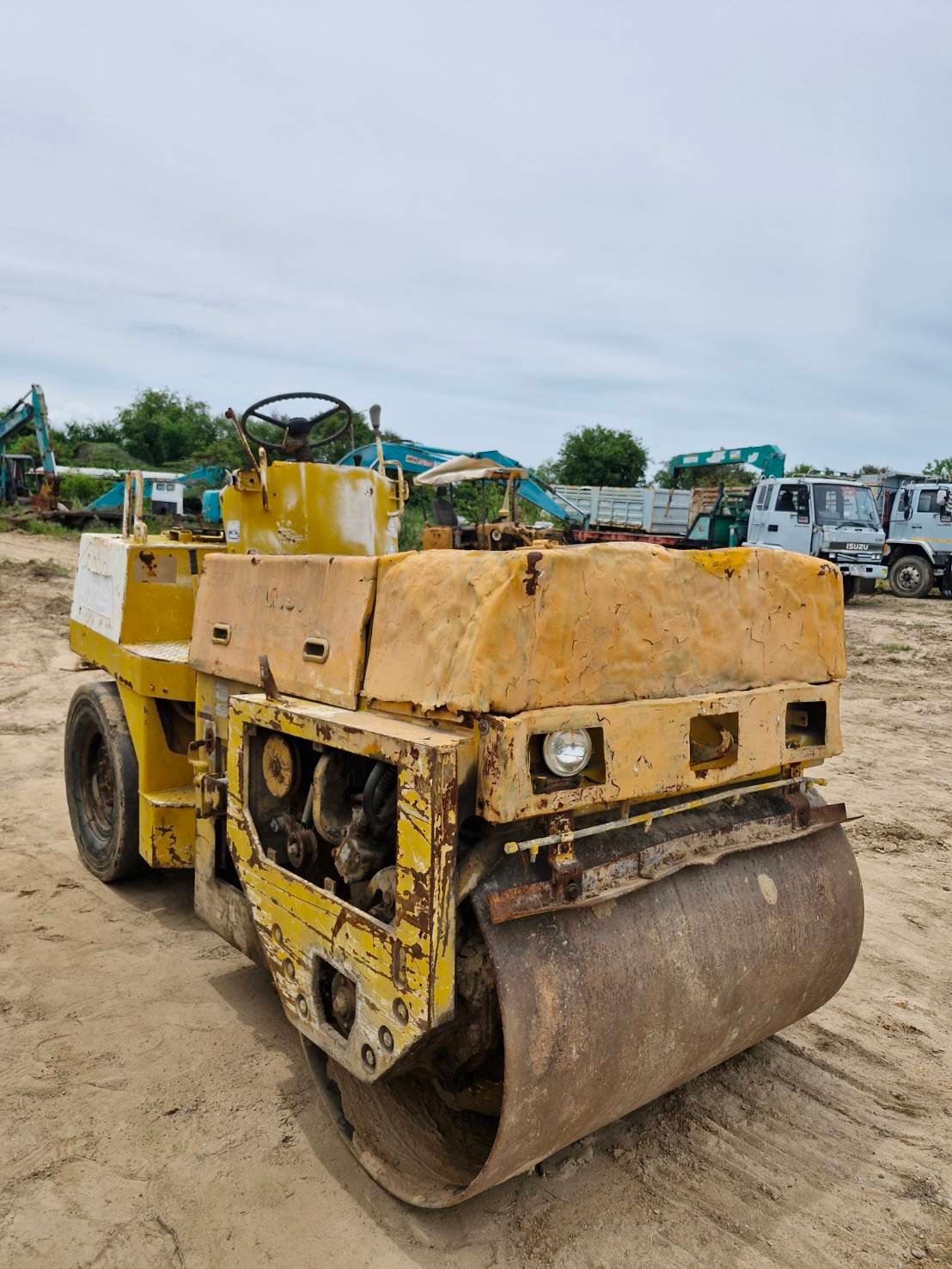 ขายรถบด4ตัน komatsu jv40c-1 ใช้งานได้ ราคาถูก150,000บ.