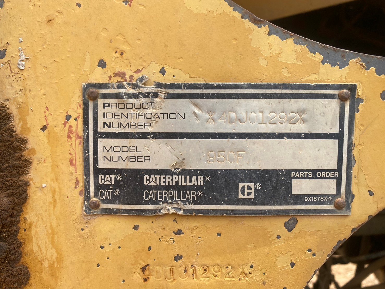 ขายรถตักล้อยางCAT 950F ใช้งานได้ดี ใบซื้อขาย ราคาถูก6.5แสน ขายรถตักล้อยางCAT 950F ใช้งานได้ดี ใบซื้อขาย ราคาถูก6.5แสน