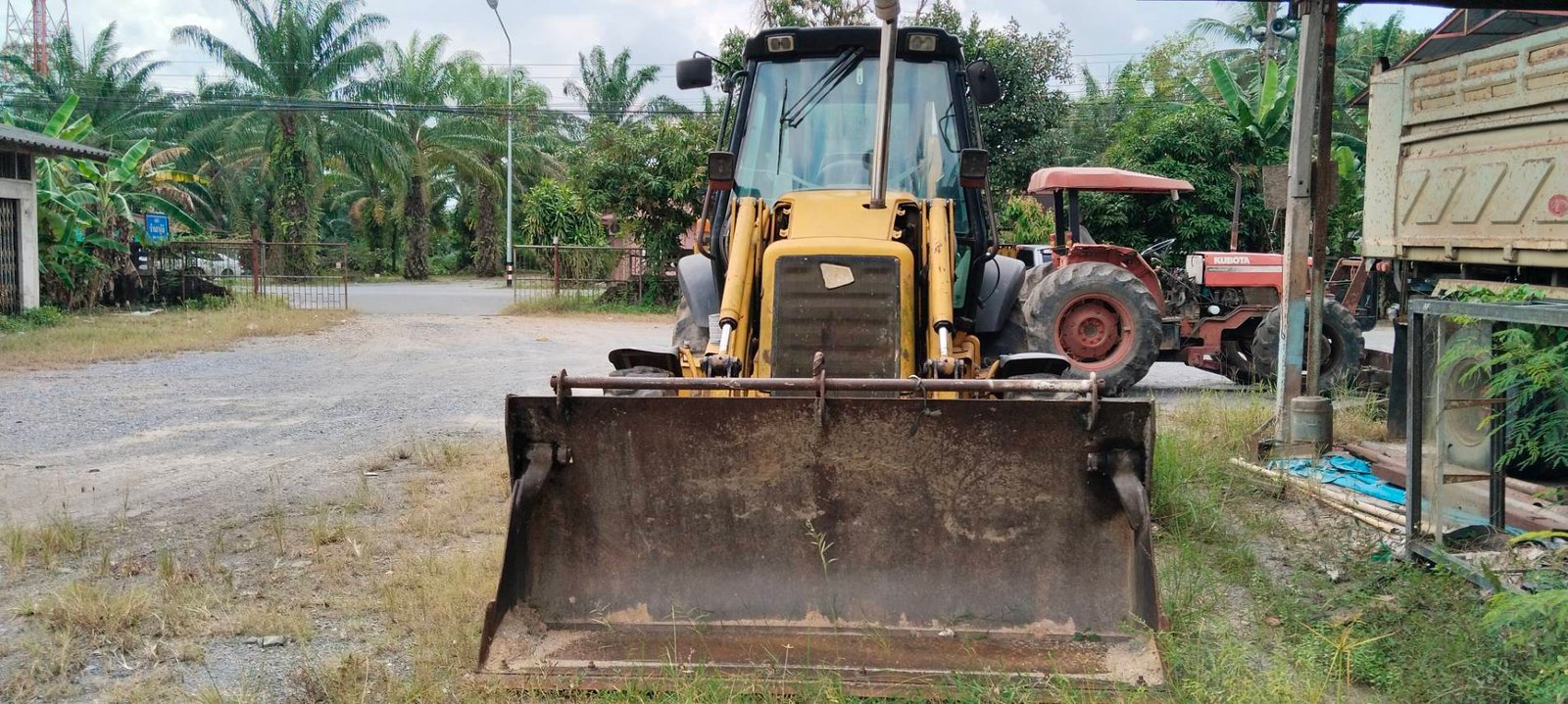 ขายรถหน้าตักหลังขุด JCB slp3cx มีทะเบียน 2เพลา ใช้งานดี อยู่ภาคใต้ ราคา4.3แสน