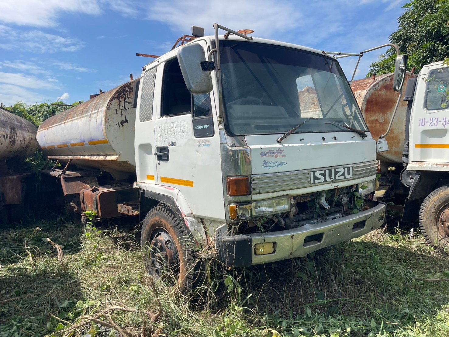 ขายรถ10ล้อน้ำisuzu fvz12my 175แรง มีทะเบียน ใช้งานได้ราคา280,000บ.