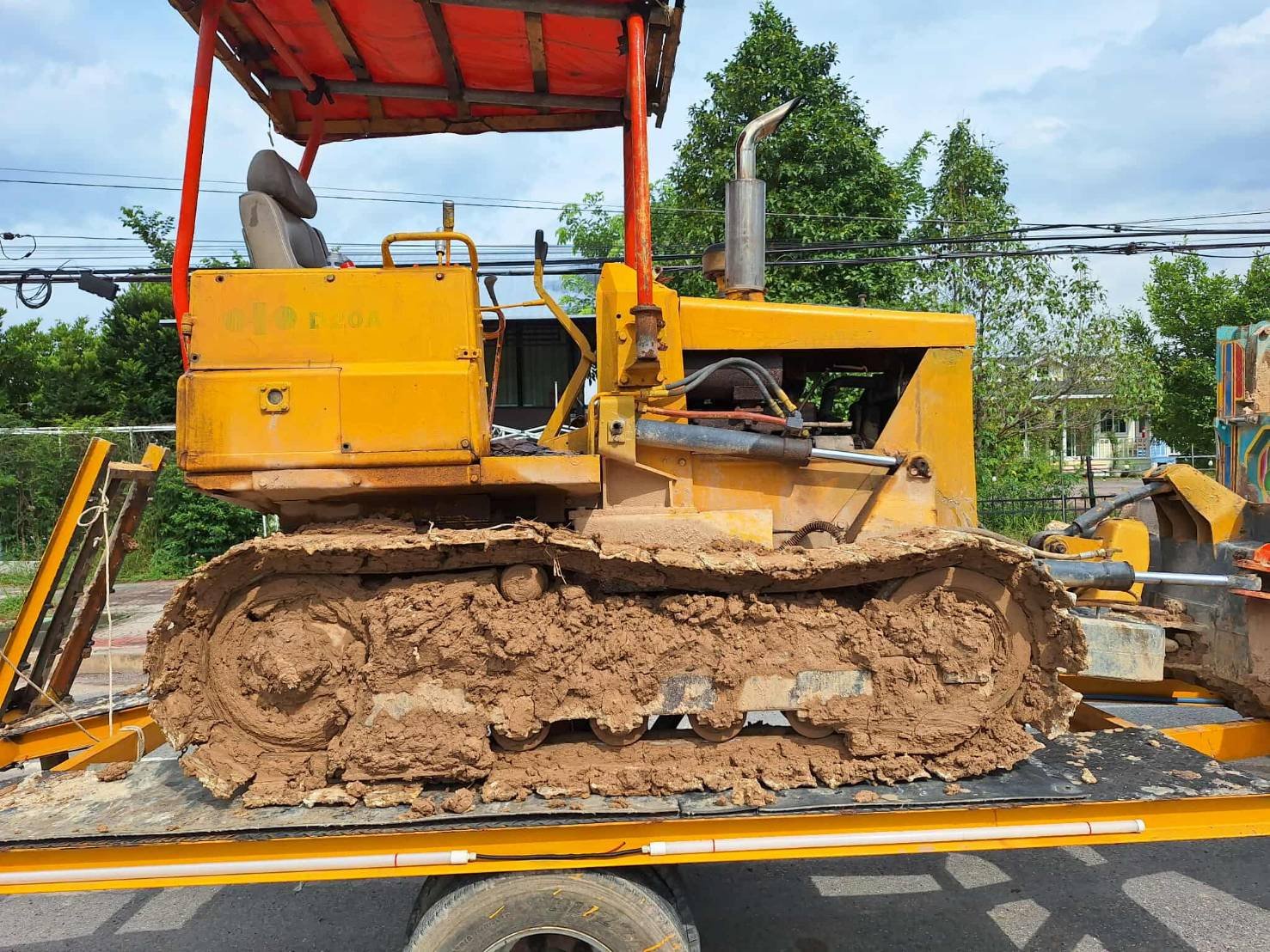 ขายแทรกเตอร์komatsu D20a-5ตีนไก่ ใบมีดสไล้ ราคา1.3แสน
