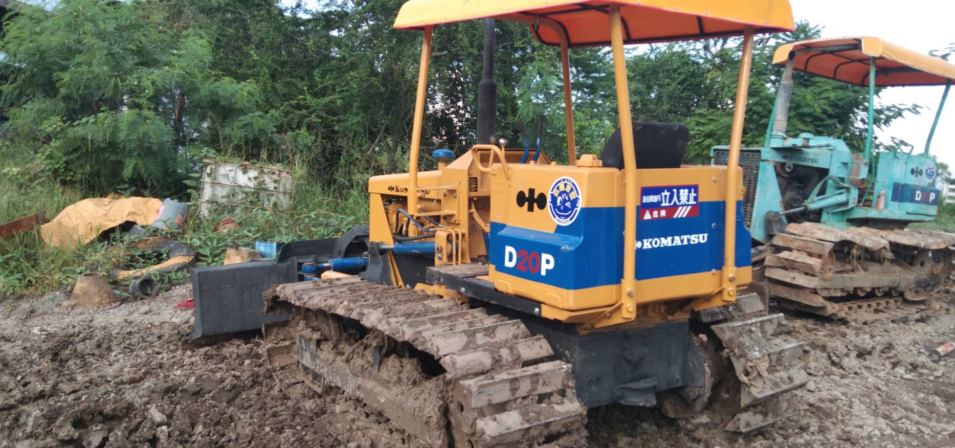ขายแทรกเตอร์komatsu d20p-5ตีนเป็ด รถใช้งานได้ปกติ ใช้งานดีมากราคา200,000บ. ขายแทรกเตอร์komatsu d20p-5ตีนเป็ด รถใช้งานได้ปกติ ใช้งานดีมากราคา200,000บ.