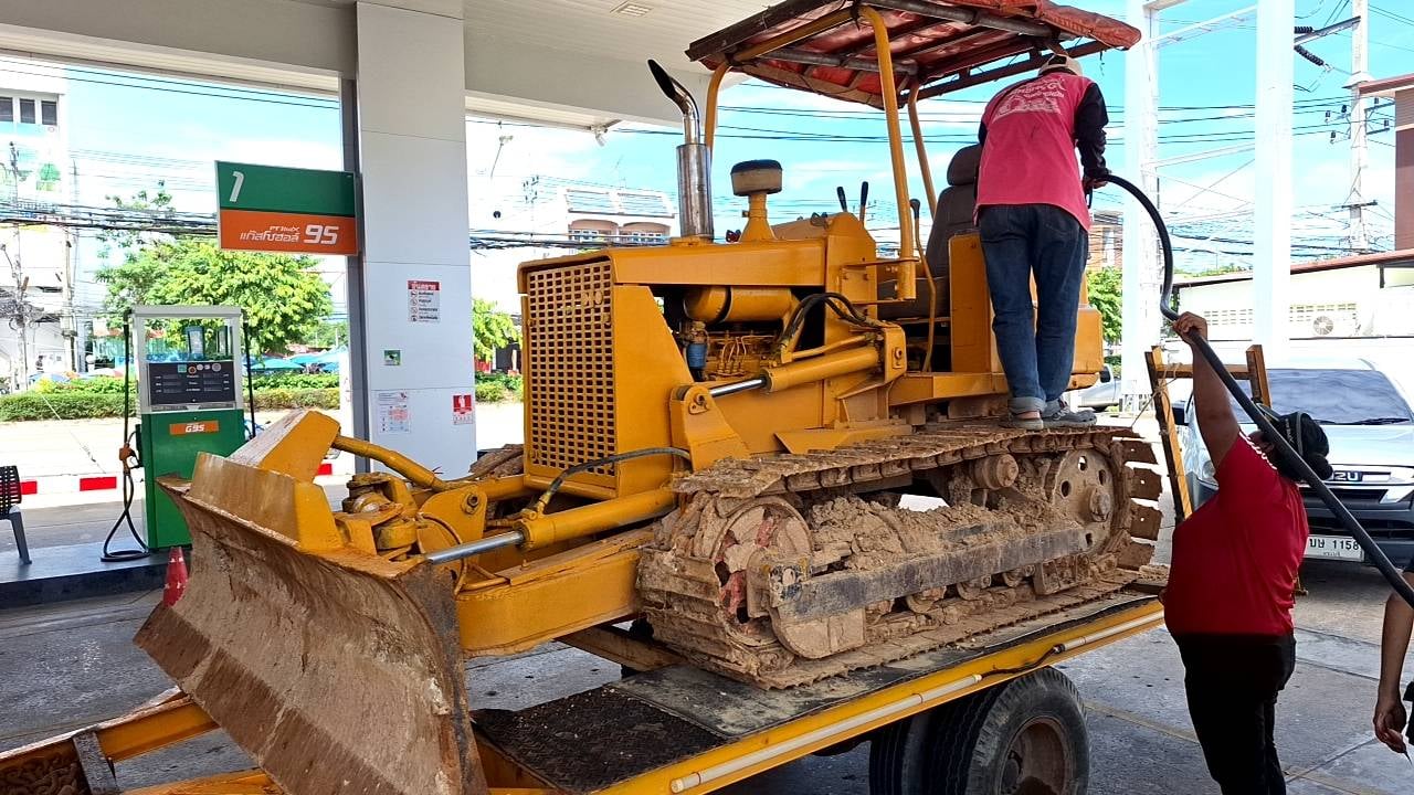 ขายแทรกเตอร์komatsu D20a-5ตีนไก่ ใบมีดสไล้ ราคา1.3แสน ขายแทรกเตอร์komatsu D20a-5ตีนไก่ ใบมีดสไล้ ราคา1.3แสน