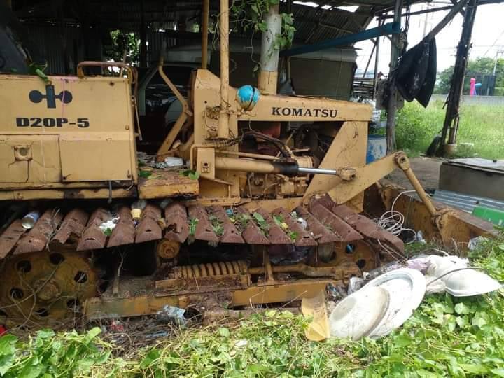 ขายแทรกเตอร์komatsu D20p-5 ตีนเป็ด ใบ50ซ.ม. รถจอดเก่าเก็บ ใช้งานได้ปกติ ราคา115,000บ.