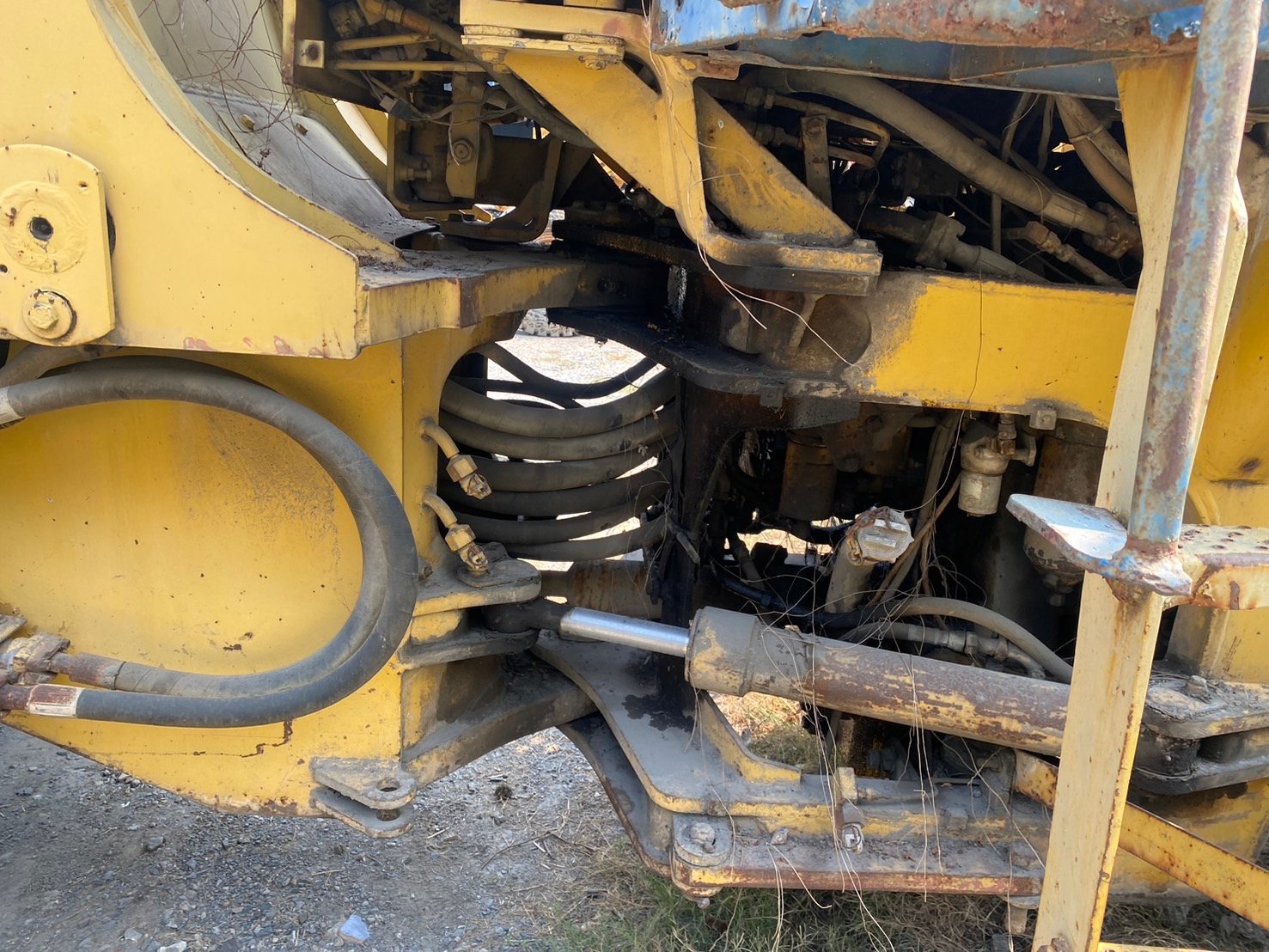 ขายรถตักkomatsu wa400-1เล่มทะเบียน ใช้งานได้ปกติ ราคา5.5แสน