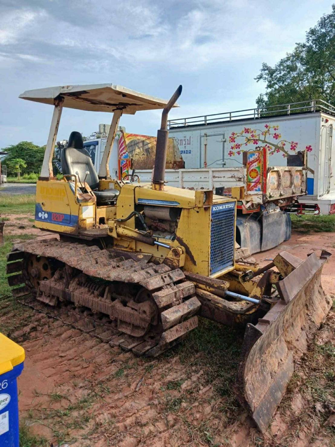 ขายรถแทรกเตอร์komatsu D20p-6ตีนเป็ด ใบมีดสไล้ ใช้งานดี ราคา175,000บ.