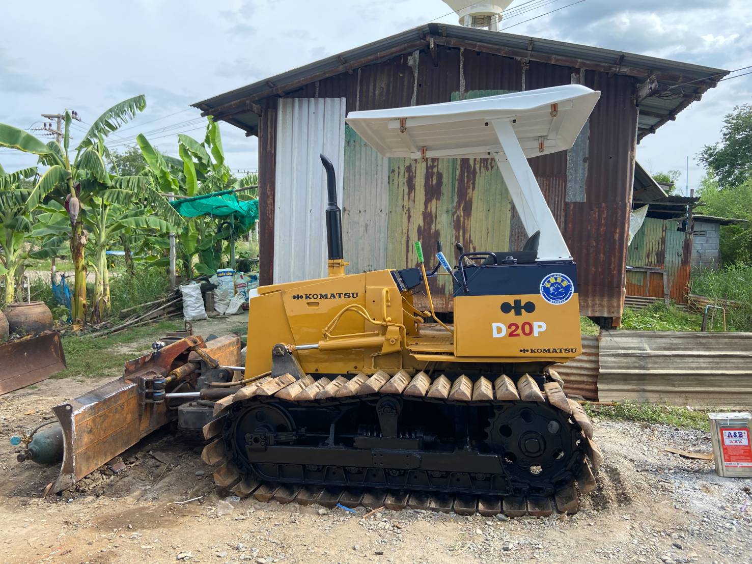 ขายแทรกเตอร์komatsu D20p-7รถใช้งานได้ปกติ รถสภาพดีเยี่ยมขายราคา320,000บ.