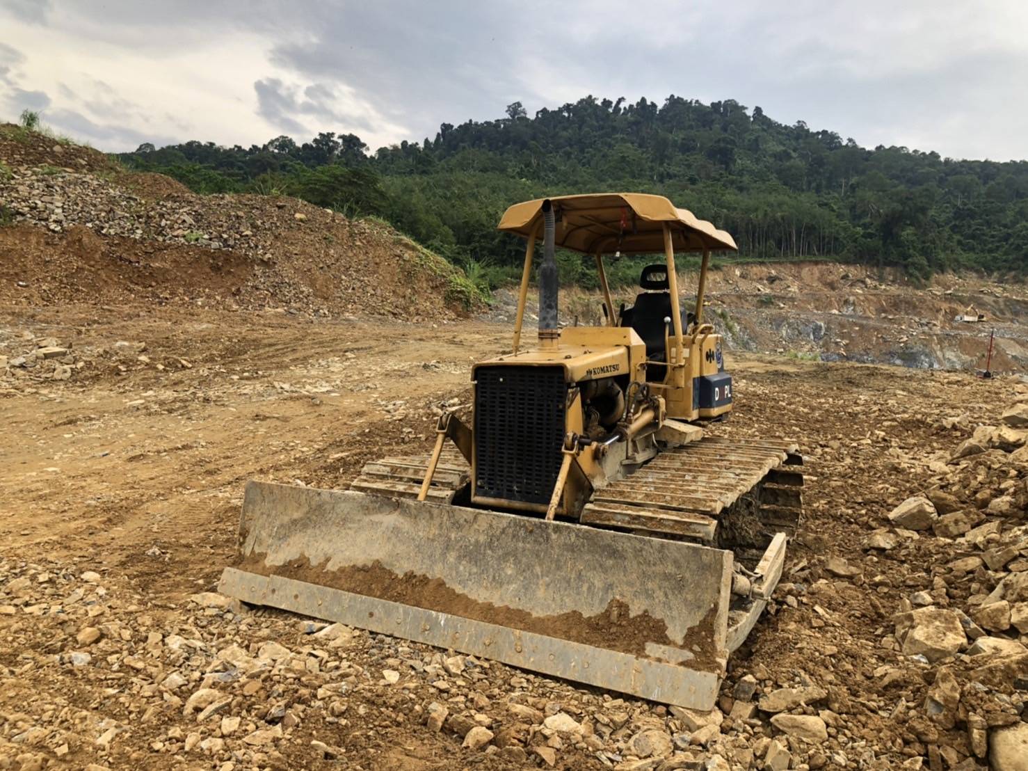 ขายแทรกเตอร์komatsu D20pl-5ตีนเป็นใบ70ซม. รถใช้งานได้ปกติ ใช้งานดีมากราคา230,000บ.